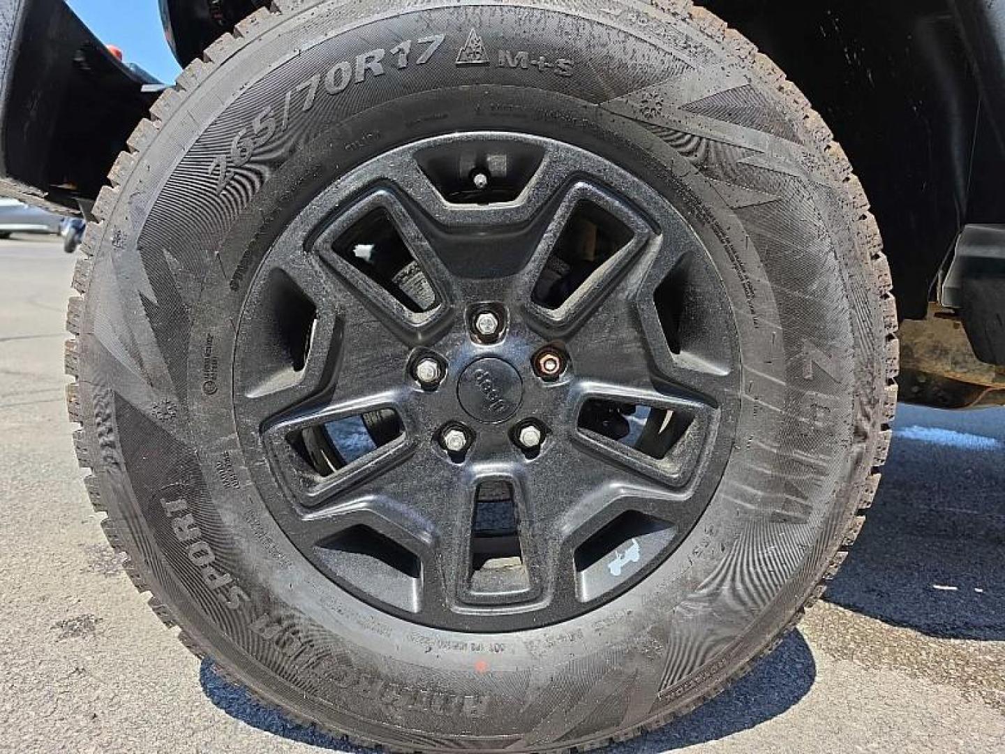 2016 SILVER /BLACK Jeep Wrangler Unlimited Sport 4WD (1C4BJWDG7GL) with an 3.6L V6 DOHC 24V FFV engine, Automatic 5-Spd transmission, located at 3304 Woodville Road, Northwood, OH, 43619, (419) 210-8019, 41.612694, -83.480743 - Your #1 Destination for Auto Loans and mdash;No Matter Your Credit!At our dealership, we believe everyone deserves the opportunity to drive their dream car and mdash;whether you have good credit, bad credit, or no credit at all. With a wide selection of hundreds of cars, trucks, and SUVs, you'll fin - Photo#32