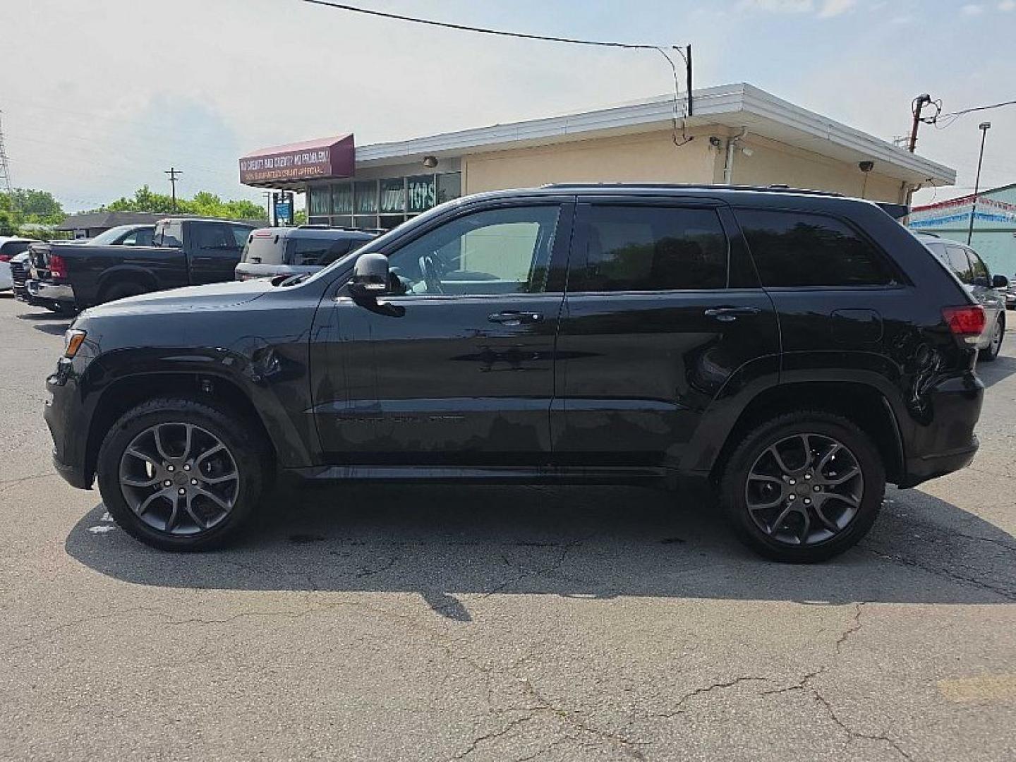 2020 BLACK /BLACK Jeep Grand Cherokee Overland 4WD (1C4RJFCG6LC) with an 3.6L V6 DOHC 24V engine, 8A transmission, located at 3304 Woodville Road, Northwood, OH, 43619, (419) 210-8019, 41.612694, -83.480743 - Your #1 Destination for Auto Loans and mdash;No Matter Your Credit!At our dealership, we believe everyone deserves the opportunity to drive their dream car and mdash;whether you have good credit, bad credit, or no credit at all. With a wide selection of hundreds of cars, trucks, and SUVs, you'll fin - Photo#3