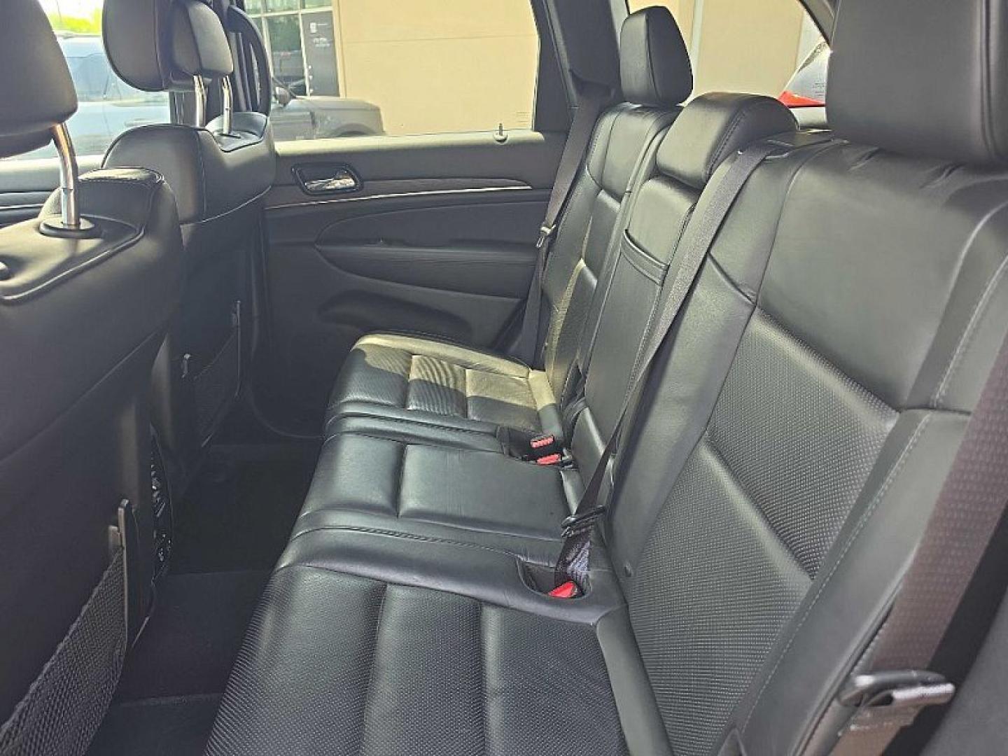 2020 BLACK /BLACK Jeep Grand Cherokee Overland 4WD (1C4RJFCG6LC) with an 3.6L V6 DOHC 24V engine, 8A transmission, located at 3304 Woodville Road, Northwood, OH, 43619, (419) 210-8019, 41.612694, -83.480743 - Your #1 Destination for Auto Loans and mdash;No Matter Your Credit!At our dealership, we believe everyone deserves the opportunity to drive their dream car and mdash;whether you have good credit, bad credit, or no credit at all. With a wide selection of hundreds of cars, trucks, and SUVs, you'll fin - Photo#11