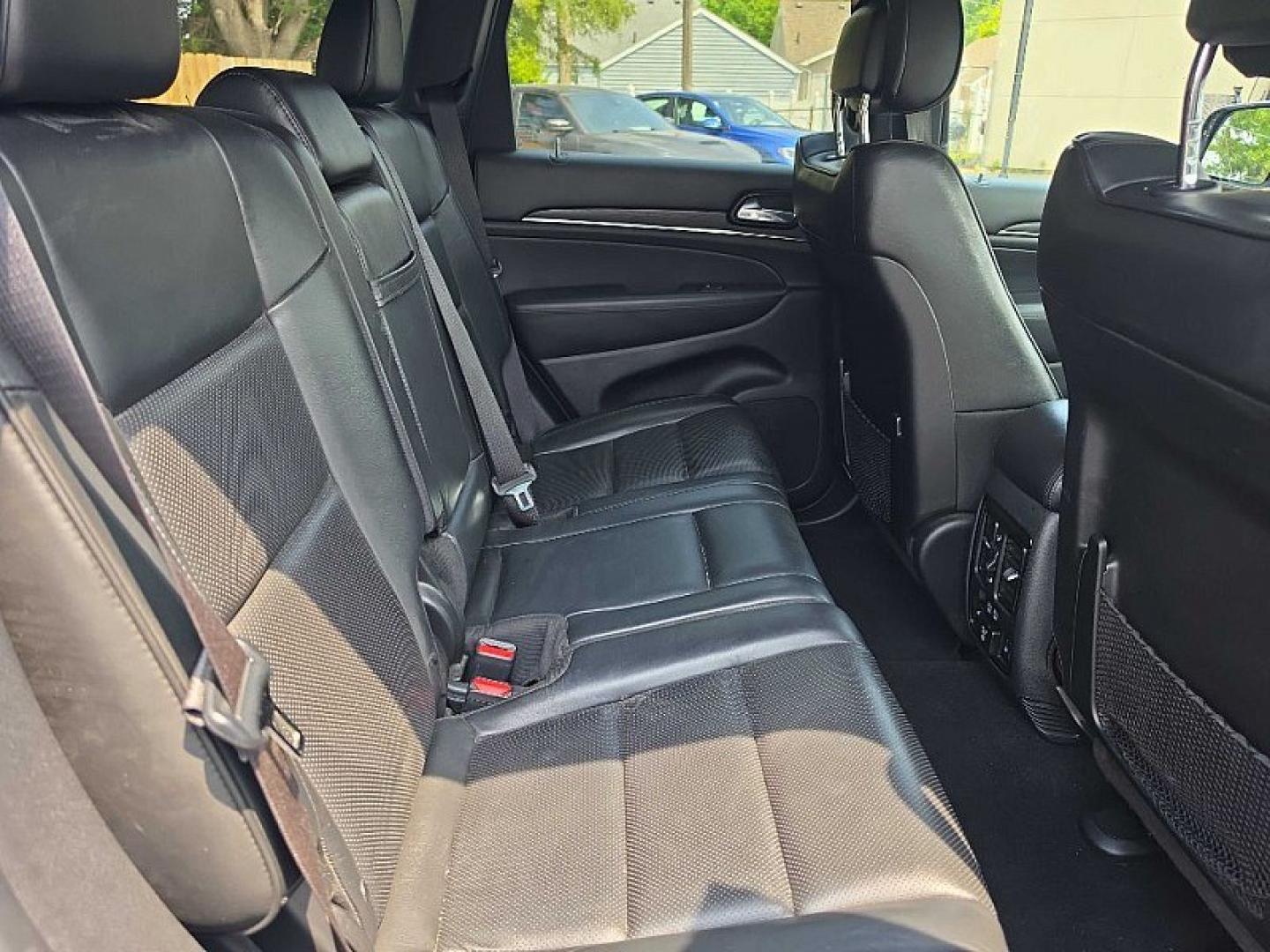 2020 BLACK /BLACK Jeep Grand Cherokee Overland 4WD (1C4RJFCG6LC) with an 3.6L V6 DOHC 24V engine, 8A transmission, located at 3304 Woodville Road, Northwood, OH, 43619, (419) 210-8019, 41.612694, -83.480743 - Your #1 Destination for Auto Loans and mdash;No Matter Your Credit!At our dealership, we believe everyone deserves the opportunity to drive their dream car and mdash;whether you have good credit, bad credit, or no credit at all. With a wide selection of hundreds of cars, trucks, and SUVs, you'll fin - Photo#14