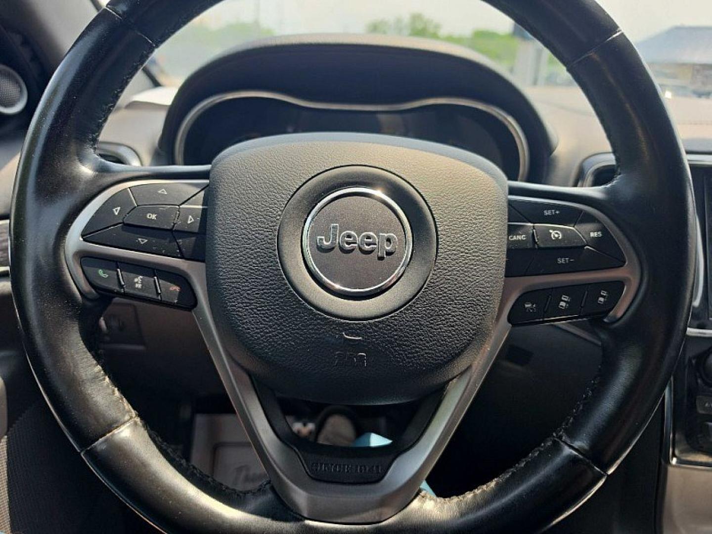 2020 BLACK /BLACK Jeep Grand Cherokee Overland 4WD (1C4RJFCG6LC) with an 3.6L V6 DOHC 24V engine, 8A transmission, located at 3304 Woodville Road, Northwood, OH, 43619, (419) 210-8019, 41.612694, -83.480743 - Your #1 Destination for Auto Loans and mdash;No Matter Your Credit!At our dealership, we believe everyone deserves the opportunity to drive their dream car and mdash;whether you have good credit, bad credit, or no credit at all. With a wide selection of hundreds of cars, trucks, and SUVs, you'll fin - Photo#19