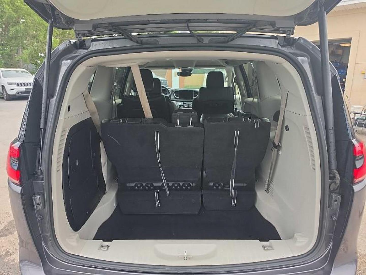 2022 GRAY /BLACK Chrysler Pacifica Hybrid Touring L (2C4RC1L73NR) with an 3.6L V6 DOHC 24V HYBRID engine, CVT transmission, located at 3304 Woodville Road, Northwood, OH, 43619, (419) 210-8019, 41.612694, -83.480743 - Your #1 Destination for Auto Loans and mdash;No Matter Your Credit!At our dealership, we believe everyone deserves the opportunity to drive their dream car and mdash;whether you have good credit, bad credit, or no credit at all. With a wide selection of hundreds of cars, trucks, and SUVs, you'll fin - Photo#12