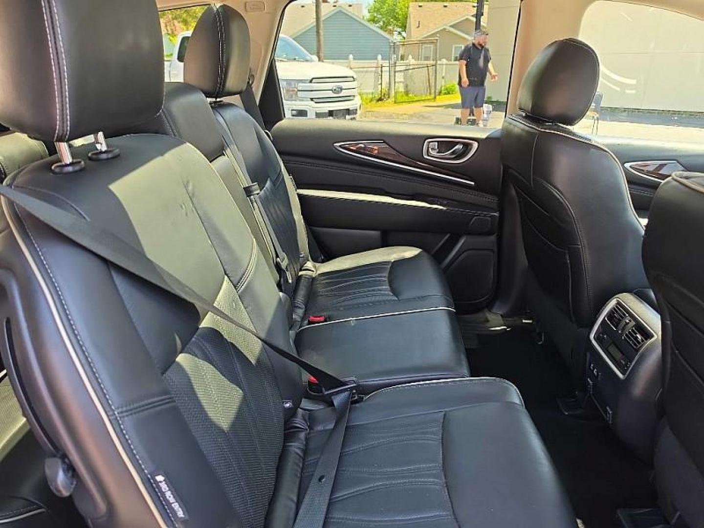 2019 BLACK /BLACK Infiniti QX60 PURE AWD (5N1DL0MM4KC) with an 3.5L V6 DOHC 24V engine, CVT transmission, located at 3304 Woodville Road, Northwood, OH, 43619, (419) 210-8019, 41.612694, -83.480743 - Your #1 Destination for Auto Loans and mdash;No Matter Your Credit!At our dealership, we believe everyone deserves the opportunity to drive their dream car and mdash;whether you have good credit, bad credit, or no credit at all. With a wide selection of hundreds of cars, trucks, and SUVs, you'll fin - Photo#37