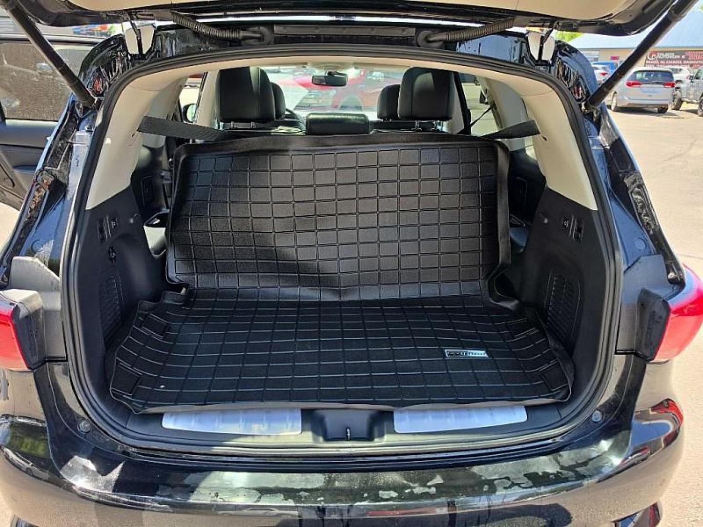 2019 BLACK /BLACK Infiniti QX60 PURE AWD (5N1DL0MM4KC) with an 3.5L V6 DOHC 24V engine, CVT transmission, located at 3304 Woodville Road, Northwood, OH, 43619, (419) 210-8019, 41.612694, -83.480743 - Your #1 Destination for Auto Loans and mdash;No Matter Your Credit!At our dealership, we believe everyone deserves the opportunity to drive their dream car and mdash;whether you have good credit, bad credit, or no credit at all. With a wide selection of hundreds of cars, trucks, and SUVs, you'll fin - Photo#76