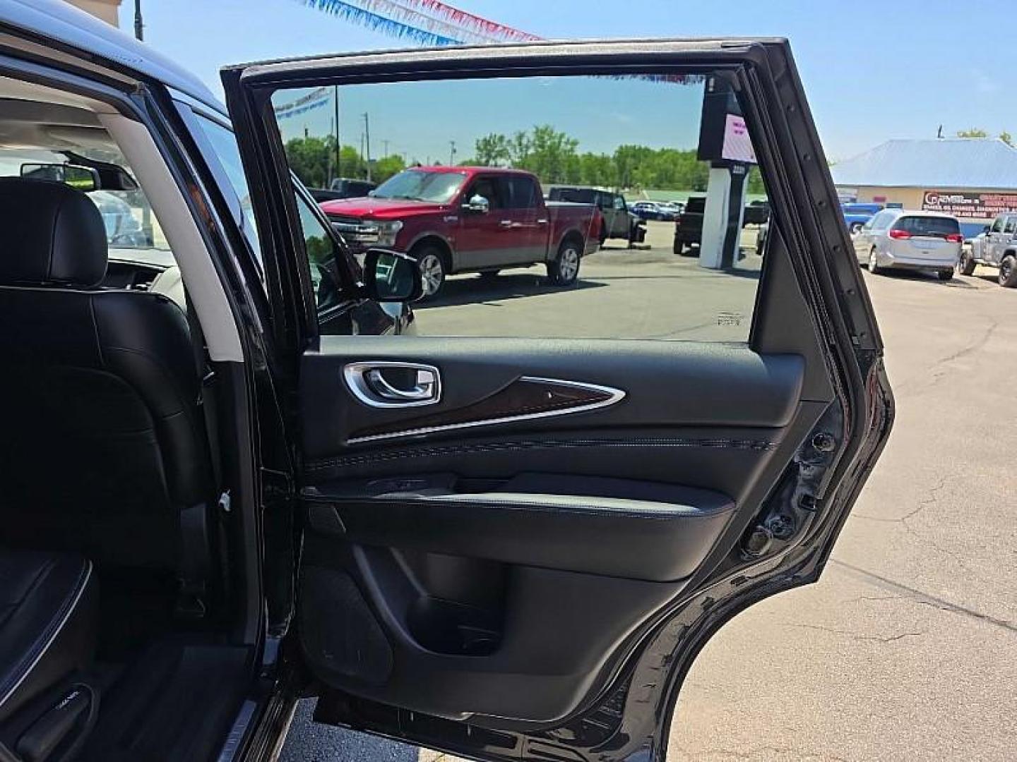 2019 BLACK /BLACK Infiniti QX60 PURE AWD (5N1DL0MM4KC) with an 3.5L V6 DOHC 24V engine, CVT transmission, located at 3304 Woodville Road, Northwood, OH, 43619, (419) 210-8019, 41.612694, -83.480743 - Your #1 Destination for Auto Loans and mdash;No Matter Your Credit!At our dealership, we believe everyone deserves the opportunity to drive their dream car and mdash;whether you have good credit, bad credit, or no credit at all. With a wide selection of hundreds of cars, trucks, and SUVs, you'll fin - Photo#80