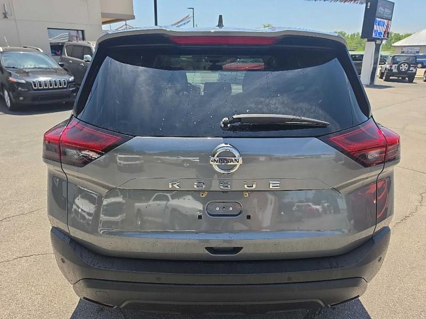 2021 GRAY /BLACK Nissan Rogue S (5N1AT3AA7MC) with an 2.5L L4 DOHC 16V engine, CVT transmission, located at 3304 Woodville Road, Northwood, OH, 43619, (419) 210-8019, 41.612694, -83.480743 - Your #1 Destination for Auto Loans and mdash;No Matter Your Credit!At our dealership, we believe everyone deserves the opportunity to drive their dream car and mdash;whether you have good credit, bad credit, or no credit at all. With a wide selection of hundreds of cars, trucks, and SUVs, you'll fin - Photo#3