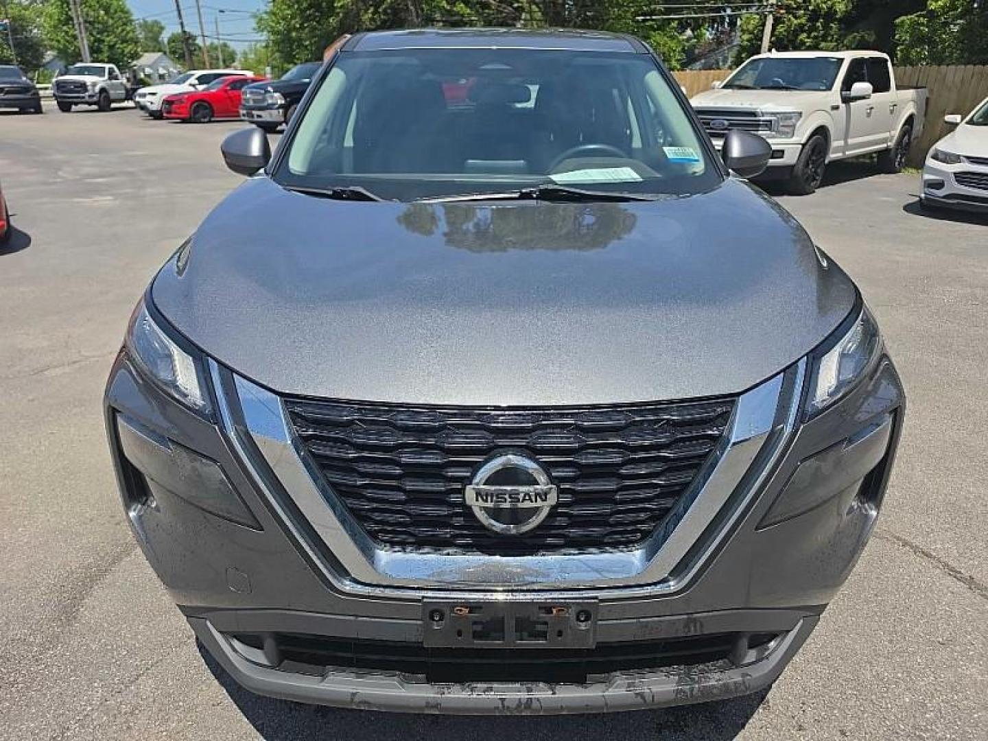 2021 GRAY /BLACK Nissan Rogue S (5N1AT3AA7MC) with an 2.5L L4 DOHC 16V engine, CVT transmission, located at 3304 Woodville Road, Northwood, OH, 43619, (419) 210-8019, 41.612694, -83.480743 - Your #1 Destination for Auto Loans and mdash;No Matter Your Credit!At our dealership, we believe everyone deserves the opportunity to drive their dream car and mdash;whether you have good credit, bad credit, or no credit at all. With a wide selection of hundreds of cars, trucks, and SUVs, you'll fin - Photo#7