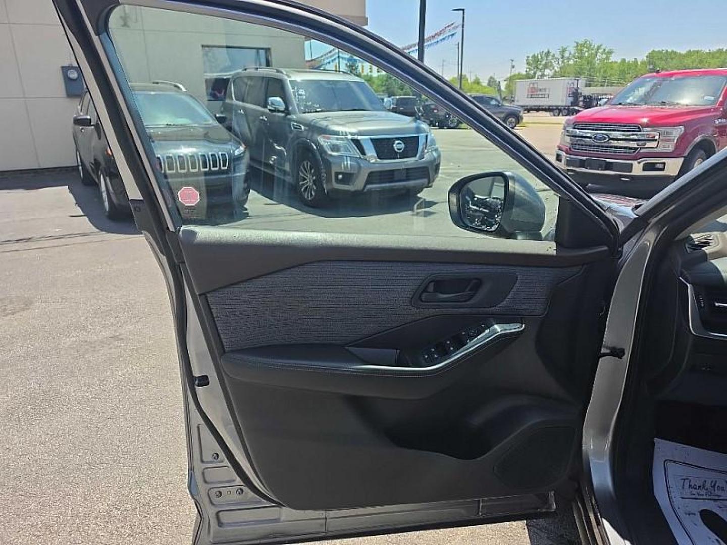 2021 GRAY /BLACK Nissan Rogue S (5N1AT3AA7MC) with an 2.5L L4 DOHC 16V engine, CVT transmission, located at 3304 Woodville Road, Northwood, OH, 43619, (419) 210-8019, 41.612694, -83.480743 - Your #1 Destination for Auto Loans and mdash;No Matter Your Credit!At our dealership, we believe everyone deserves the opportunity to drive their dream car and mdash;whether you have good credit, bad credit, or no credit at all. With a wide selection of hundreds of cars, trucks, and SUVs, you'll fin - Photo#8