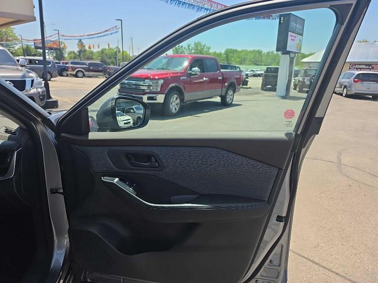 2021 GRAY /BLACK Nissan Rogue S (5N1AT3AA7MC) with an 2.5L L4 DOHC 16V engine, CVT transmission, located at 3304 Woodville Road, Northwood, OH, 43619, (419) 210-8019, 41.612694, -83.480743 - Your #1 Destination for Auto Loans and mdash;No Matter Your Credit!At our dealership, we believe everyone deserves the opportunity to drive their dream car and mdash;whether you have good credit, bad credit, or no credit at all. With a wide selection of hundreds of cars, trucks, and SUVs, you'll fin - Photo#15