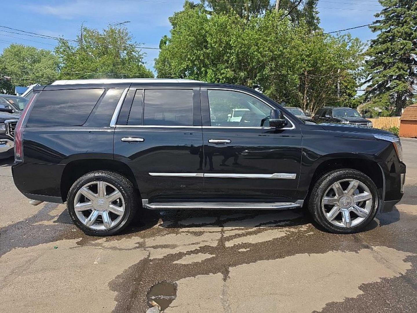 2018 BLACK Cadillac Escalade Luxury 4WD (1GYS4BKJ1JR) with an 6.2L V8 OHV 16V FFV engine, 8A transmission, located at 3304 Woodville Road, Northwood, OH, 43619, (419) 210-8019, 41.612694, -83.480743 - Your #1 Destination for Auto Loans and mdash;No Matter Your Credit!At our dealership, we believe everyone deserves the opportunity to drive their dream car and mdash;whether you have good credit, bad credit, or no credit at all. With a wide selection of hundreds of cars, trucks, and SUVs, you'll fin - Photo#5