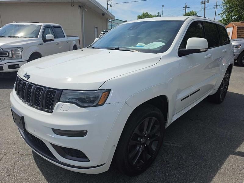 photo of 2019 Jeep Grand Cherokee Overland 4WD