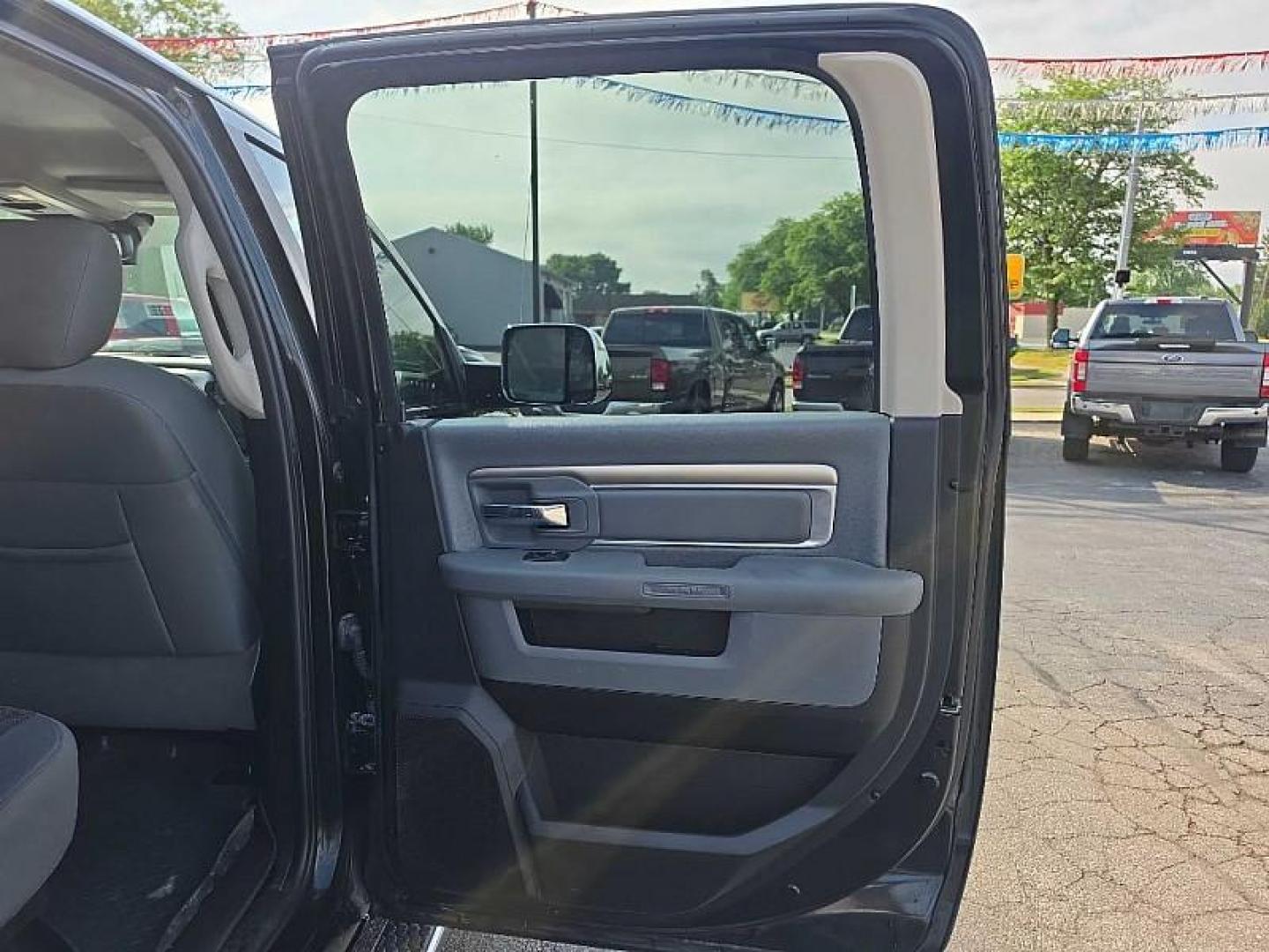 2017 GREEN /BLACK RAM 1500 SLT Crew Cab SWB 4WD (1C6RR7LT4HS) with an 5.7L V8 OHV 16V engine, 8A transmission, located at 3304 Woodville Road, Northwood, OH, 43619, (419) 210-8019, 41.612694, -83.480743 - Your #1 Destination for Auto Loans and mdash;No Matter Your Credit!At our dealership, we believe everyone deserves the opportunity to drive their dream car and mdash;whether you have good credit, bad credit, or no credit at all. With a wide selection of hundreds of cars, trucks, and SUVs, you'll fin - Photo#13