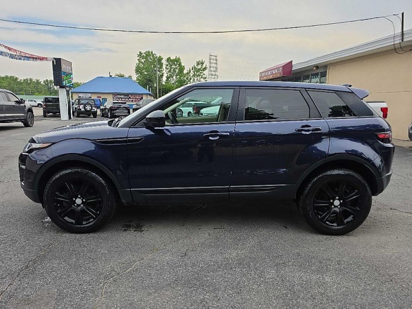 2017 BLUE Land Rover Range Rover Evoque SE (SALVP2BG0HH) with an 2.0L L4 DOHC 24V TURBO engine, 9A transmission, located at 3304 Woodville Road, Northwood, OH, 43619, (419) 210-8019, 41.612694, -83.480743 - Your #1 Destination for Auto Loans and mdash;No Matter Your Credit!At our dealership, we believe everyone deserves the opportunity to drive their dream car and mdash;whether you have good credit, bad credit, or no credit at all. With a wide selection of hundreds of cars, trucks, and SUVs, you'll fin - Photo#4