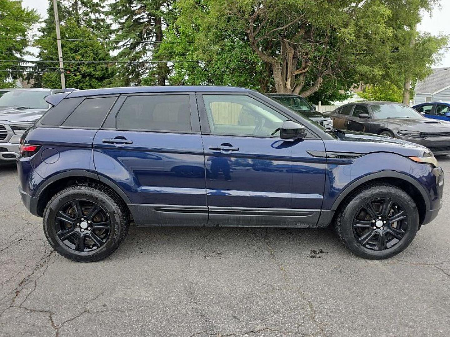 2017 BLUE Land Rover Range Rover Evoque SE (SALVP2BG0HH) with an 2.0L L4 DOHC 24V TURBO engine, 9A transmission, located at 3304 Woodville Road, Northwood, OH, 43619, (419) 210-8019, 41.612694, -83.480743 - Your #1 Destination for Auto Loans and mdash;No Matter Your Credit!At our dealership, we believe everyone deserves the opportunity to drive their dream car and mdash;whether you have good credit, bad credit, or no credit at all. With a wide selection of hundreds of cars, trucks, and SUVs, you'll fin - Photo#5
