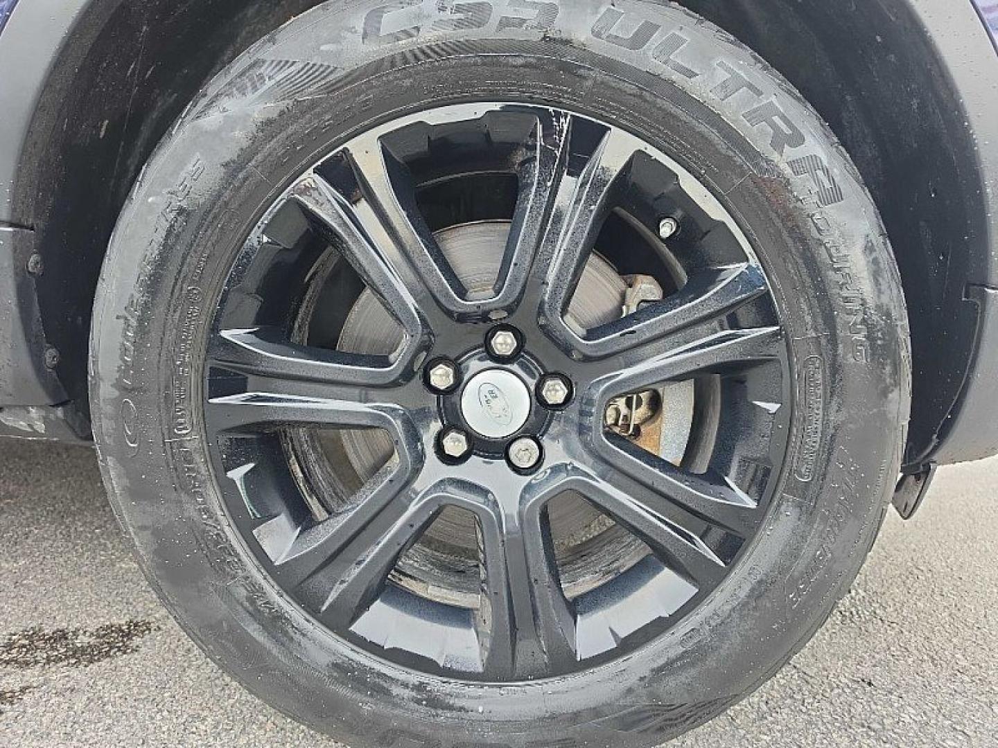 2017 BLUE Land Rover Range Rover Evoque SE (SALVP2BG0HH) with an 2.0L L4 DOHC 24V TURBO engine, 9A transmission, located at 3304 Woodville Road, Northwood, OH, 43619, (419) 210-8019, 41.612694, -83.480743 - Your #1 Destination for Auto Loans and mdash;No Matter Your Credit!At our dealership, we believe everyone deserves the opportunity to drive their dream car and mdash;whether you have good credit, bad credit, or no credit at all. With a wide selection of hundreds of cars, trucks, and SUVs, you'll fin - Photo#17