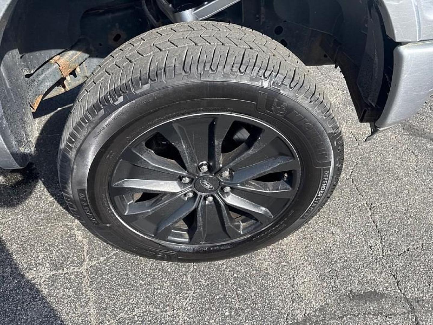 2020 SILVER /BLACK Ford F-150 King-Ranch SuperCrew 5.5-ft. 4WD (1FTEW1E58LF) with an 5.0L V8 OHV 32V engine, 6A transmission, located at 3304 Woodville Road, Northwood, OH, 43619, (419) 210-8019, 41.612694, -83.480743 - Your #1 Destination for Auto Loans and mdash;No Matter Your Credit!At our dealership, we believe everyone deserves the opportunity to drive their dream car and mdash;whether you have good credit, bad credit, or no credit at all. With a wide selection of hundreds of cars, trucks, and SUVs, you'll fin - Photo#16