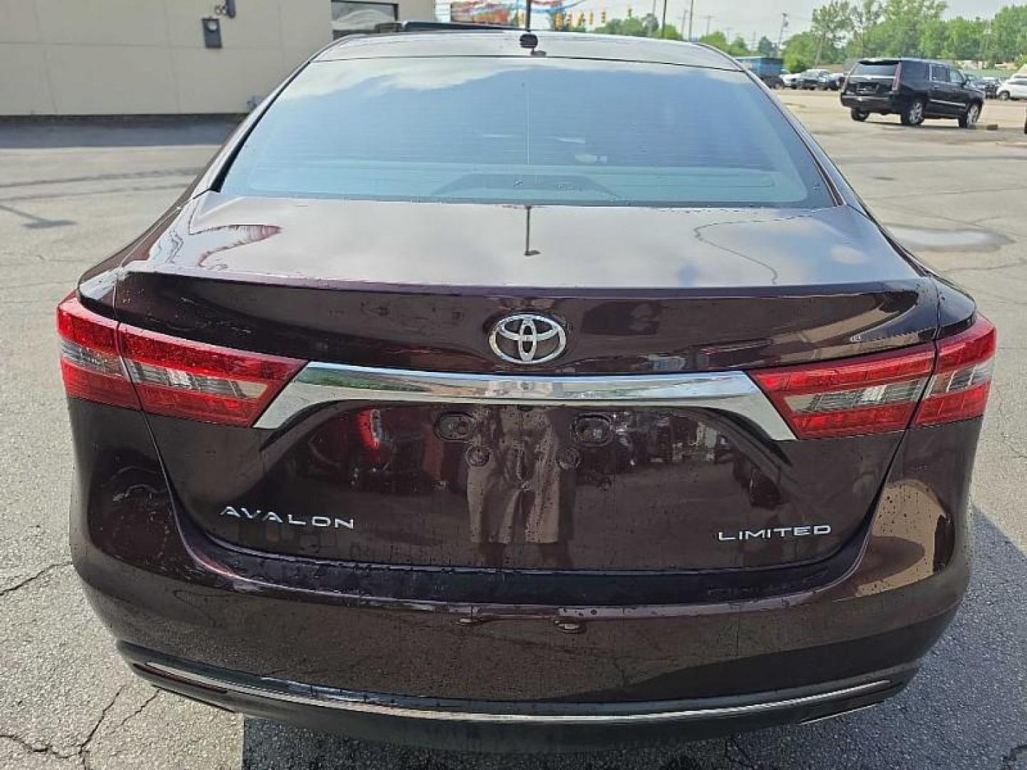 2017 MAROON /TAN Toyota Avalon XLE (4T1BK1EB4HU) with an 3.5L V6 DOHC 24V engine, 6A transmission, located at 3304 Woodville Road, Northwood, OH, 43619, (419) 210-8019, 41.612694, -83.480743 - Your #1 Destination for Auto Loans and mdash;No Matter Your Credit!At our dealership, we believe everyone deserves the opportunity to drive their dream car and mdash;whether you have good credit, bad credit, or no credit at all. With a wide selection of hundreds of cars, trucks, and SUVs, you'll fin - Photo#3