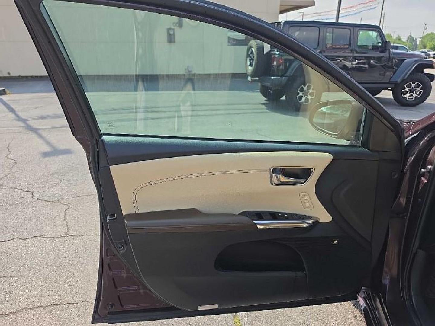 2017 MAROON /TAN Toyota Avalon XLE (4T1BK1EB4HU) with an 3.5L V6 DOHC 24V engine, 6A transmission, located at 3304 Woodville Road, Northwood, OH, 43619, (419) 210-8019, 41.612694, -83.480743 - Your #1 Destination for Auto Loans and mdash;No Matter Your Credit!At our dealership, we believe everyone deserves the opportunity to drive their dream car and mdash;whether you have good credit, bad credit, or no credit at all. With a wide selection of hundreds of cars, trucks, and SUVs, you'll fin - Photo#8