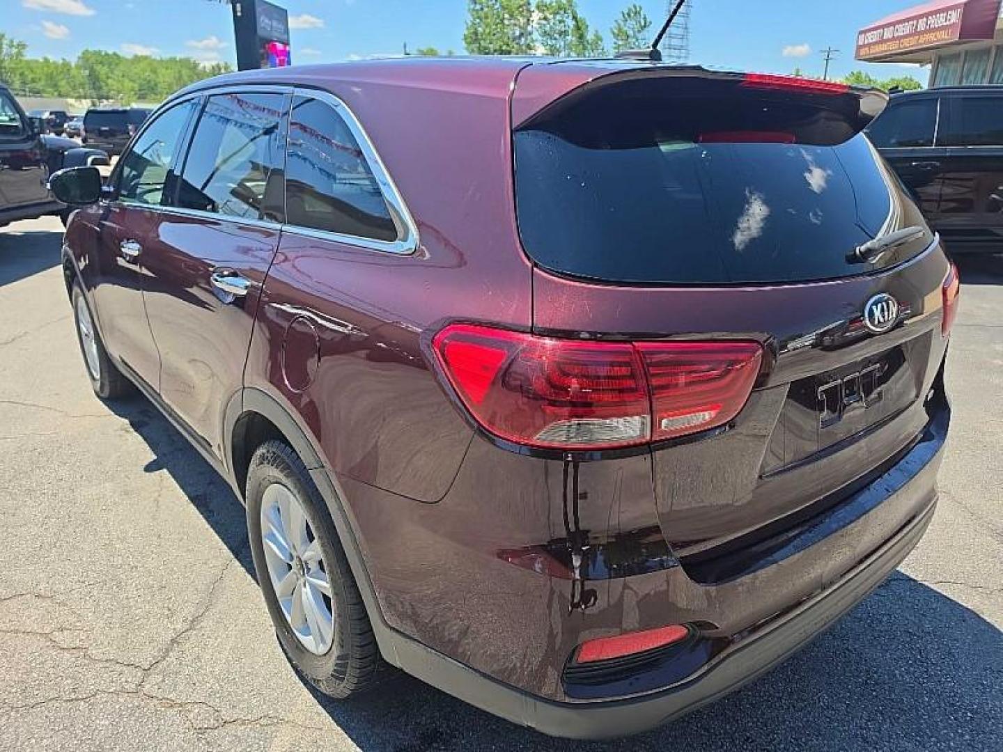 2020 PURPLE Kia Sorento LX 2WD (5XYPG4A38LG) with an 2.4L L4 DOHC 16V engine, 6A transmission, located at 3304 Woodville Road, Northwood, OH, 43619, (419) 210-8019, 41.612694, -83.480743 - Your #1 Destination for Auto Loans and mdash;No Matter Your Credit!At our dealership, we believe everyone deserves the opportunity to drive their dream car and mdash;whether you have good credit, bad credit, or no credit at all. With a wide selection of hundreds of cars, trucks, and SUVs, you'll fin - Photo#2