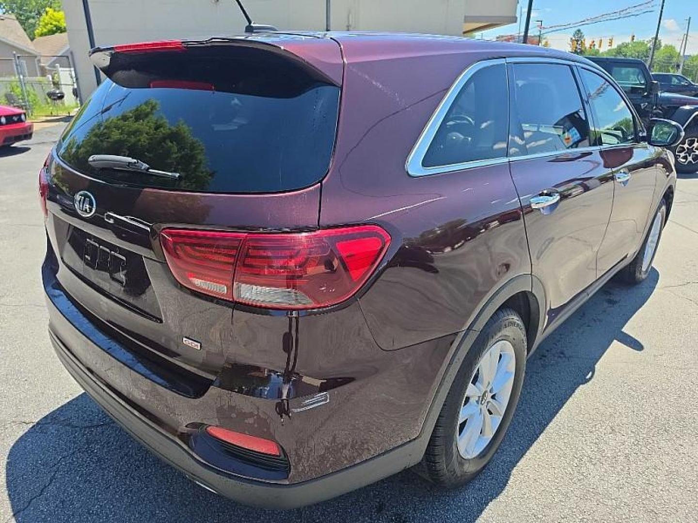 2020 PURPLE Kia Sorento LX 2WD (5XYPG4A38LG) with an 2.4L L4 DOHC 16V engine, 6A transmission, located at 3304 Woodville Road, Northwood, OH, 43619, (419) 210-8019, 41.612694, -83.480743 - Your #1 Destination for Auto Loans and mdash;No Matter Your Credit!At our dealership, we believe everyone deserves the opportunity to drive their dream car and mdash;whether you have good credit, bad credit, or no credit at all. With a wide selection of hundreds of cars, trucks, and SUVs, you'll fin - Photo#4