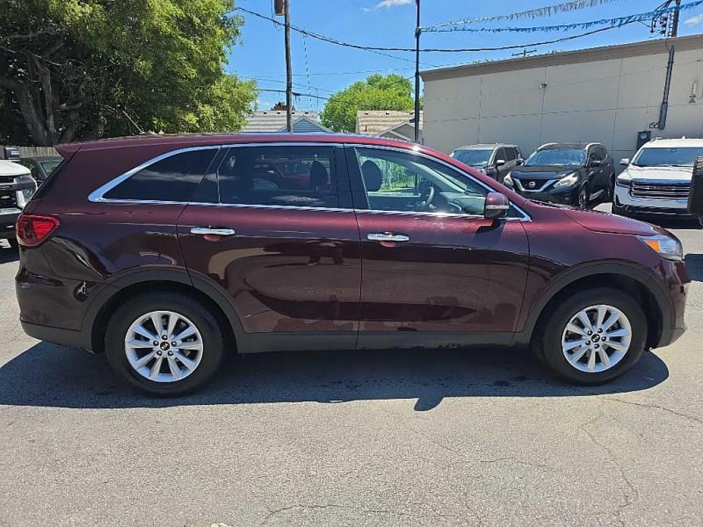 2020 PURPLE Kia Sorento LX 2WD (5XYPG4A38LG) with an 2.4L L4 DOHC 16V engine, 6A transmission, located at 3304 Woodville Road, Northwood, OH, 43619, (419) 210-8019, 41.612694, -83.480743 - Your #1 Destination for Auto Loans and mdash;No Matter Your Credit!At our dealership, we believe everyone deserves the opportunity to drive their dream car and mdash;whether you have good credit, bad credit, or no credit at all. With a wide selection of hundreds of cars, trucks, and SUVs, you'll fin - Photo#5