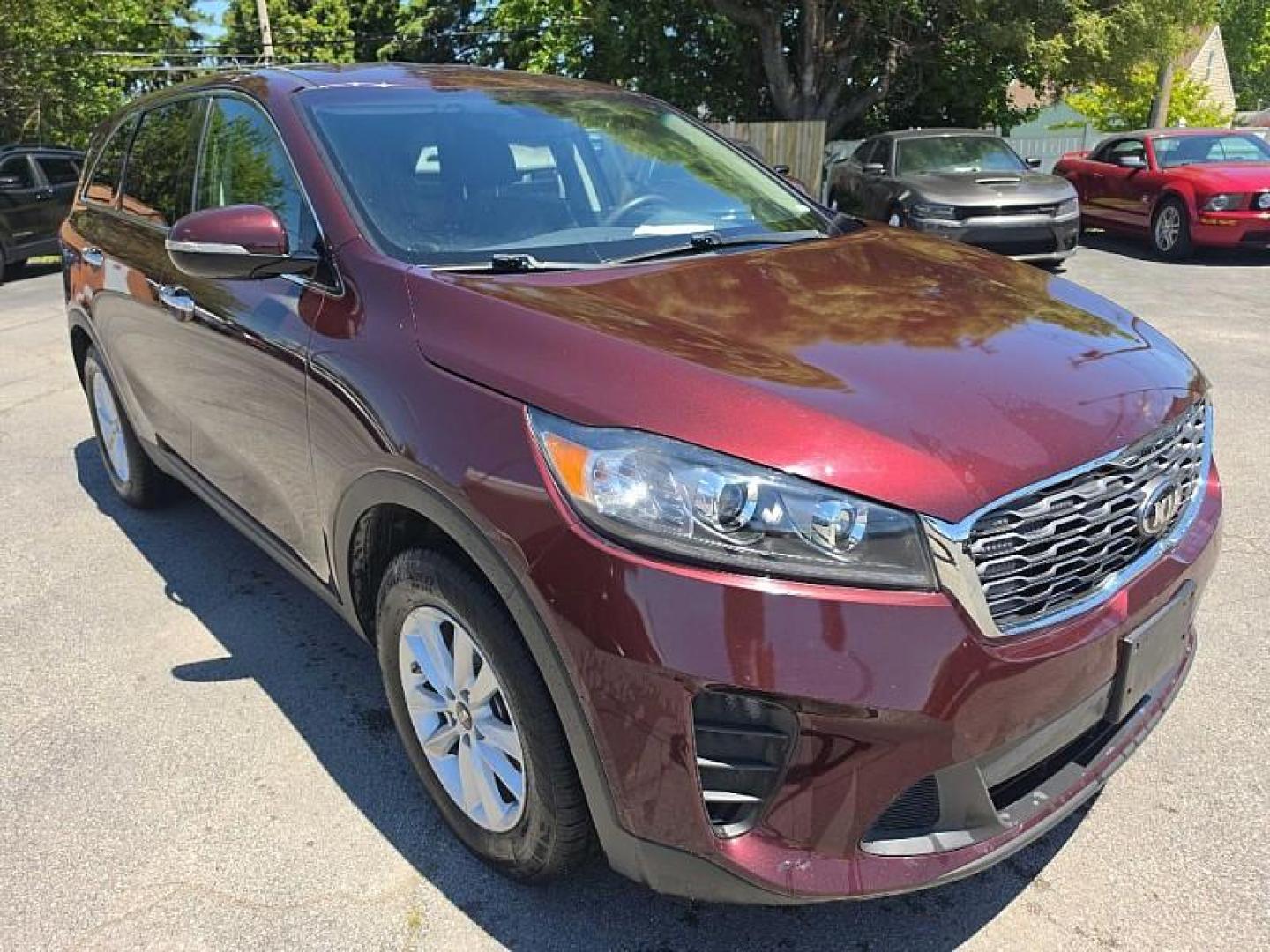 2020 PURPLE Kia Sorento LX 2WD (5XYPG4A38LG) with an 2.4L L4 DOHC 16V engine, 6A transmission, located at 3304 Woodville Road, Northwood, OH, 43619, (419) 210-8019, 41.612694, -83.480743 - Your #1 Destination for Auto Loans and mdash;No Matter Your Credit!At our dealership, we believe everyone deserves the opportunity to drive their dream car and mdash;whether you have good credit, bad credit, or no credit at all. With a wide selection of hundreds of cars, trucks, and SUVs, you'll fin - Photo#6