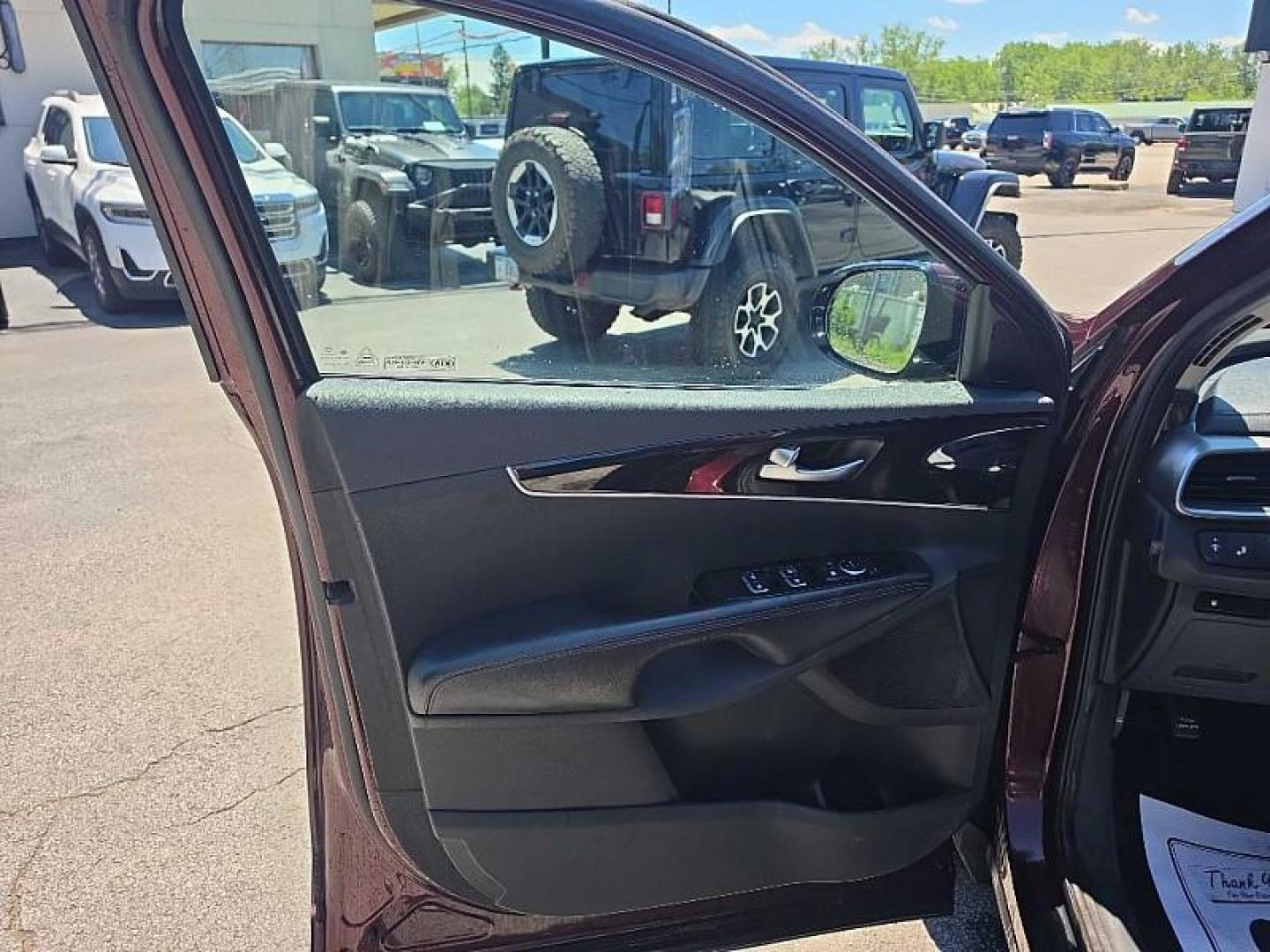 2020 PURPLE Kia Sorento LX 2WD (5XYPG4A38LG) with an 2.4L L4 DOHC 16V engine, 6A transmission, located at 3304 Woodville Road, Northwood, OH, 43619, (419) 210-8019, 41.612694, -83.480743 - Your #1 Destination for Auto Loans and mdash;No Matter Your Credit!At our dealership, we believe everyone deserves the opportunity to drive their dream car and mdash;whether you have good credit, bad credit, or no credit at all. With a wide selection of hundreds of cars, trucks, and SUVs, you'll fin - Photo#8