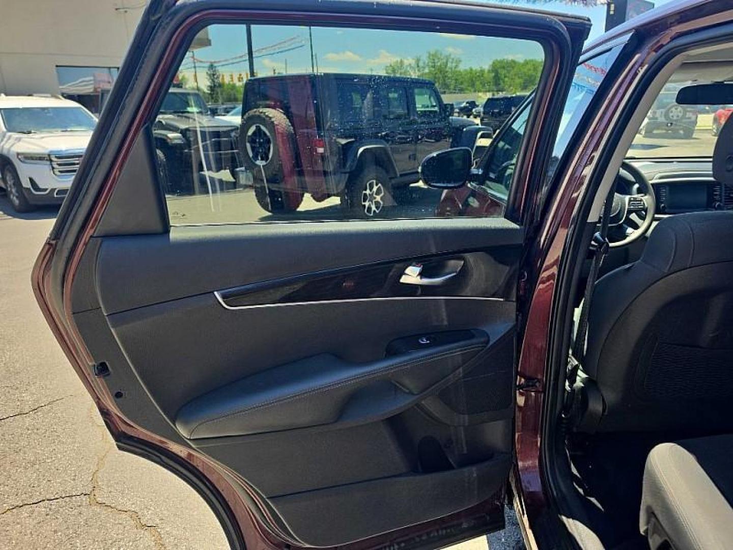 2020 PURPLE Kia Sorento LX 2WD (5XYPG4A38LG) with an 2.4L L4 DOHC 16V engine, 6A transmission, located at 3304 Woodville Road, Northwood, OH, 43619, (419) 210-8019, 41.612694, -83.480743 - Your #1 Destination for Auto Loans and mdash;No Matter Your Credit!At our dealership, we believe everyone deserves the opportunity to drive their dream car and mdash;whether you have good credit, bad credit, or no credit at all. With a wide selection of hundreds of cars, trucks, and SUVs, you'll fin - Photo#10