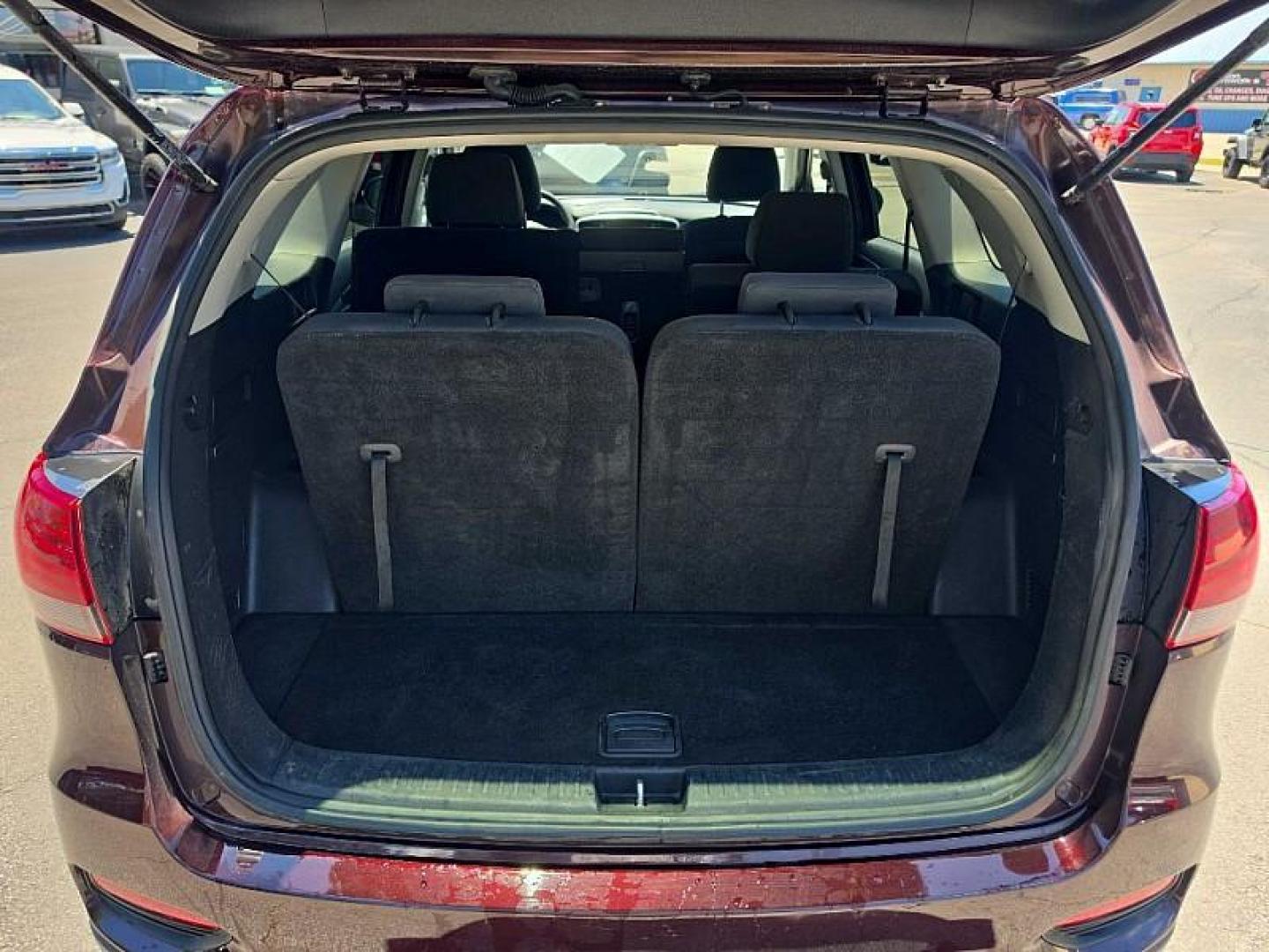 2020 PURPLE Kia Sorento LX 2WD (5XYPG4A38LG) with an 2.4L L4 DOHC 16V engine, 6A transmission, located at 3304 Woodville Road, Northwood, OH, 43619, (419) 210-8019, 41.612694, -83.480743 - Your #1 Destination for Auto Loans and mdash;No Matter Your Credit!At our dealership, we believe everyone deserves the opportunity to drive their dream car and mdash;whether you have good credit, bad credit, or no credit at all. With a wide selection of hundreds of cars, trucks, and SUVs, you'll fin - Photo#13
