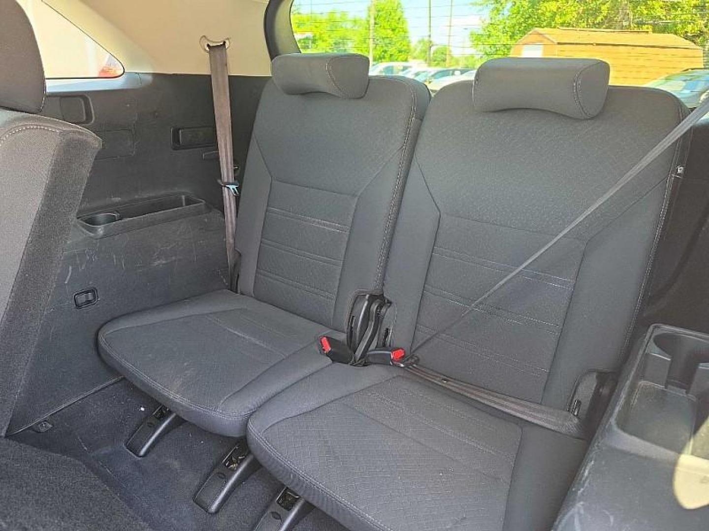 2020 PURPLE Kia Sorento LX 2WD (5XYPG4A38LG) with an 2.4L L4 DOHC 16V engine, 6A transmission, located at 3304 Woodville Road, Northwood, OH, 43619, (419) 210-8019, 41.612694, -83.480743 - Your #1 Destination for Auto Loans and mdash;No Matter Your Credit!At our dealership, we believe everyone deserves the opportunity to drive their dream car and mdash;whether you have good credit, bad credit, or no credit at all. With a wide selection of hundreds of cars, trucks, and SUVs, you'll fin - Photo#27