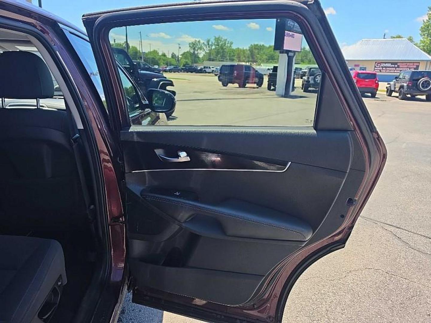 2020 PURPLE Kia Sorento LX 2WD (5XYPG4A38LG) with an 2.4L L4 DOHC 16V engine, 6A transmission, located at 3304 Woodville Road, Northwood, OH, 43619, (419) 210-8019, 41.612694, -83.480743 - Your #1 Destination for Auto Loans and mdash;No Matter Your Credit!At our dealership, we believe everyone deserves the opportunity to drive their dream car and mdash;whether you have good credit, bad credit, or no credit at all. With a wide selection of hundreds of cars, trucks, and SUVs, you'll fin - Photo#29