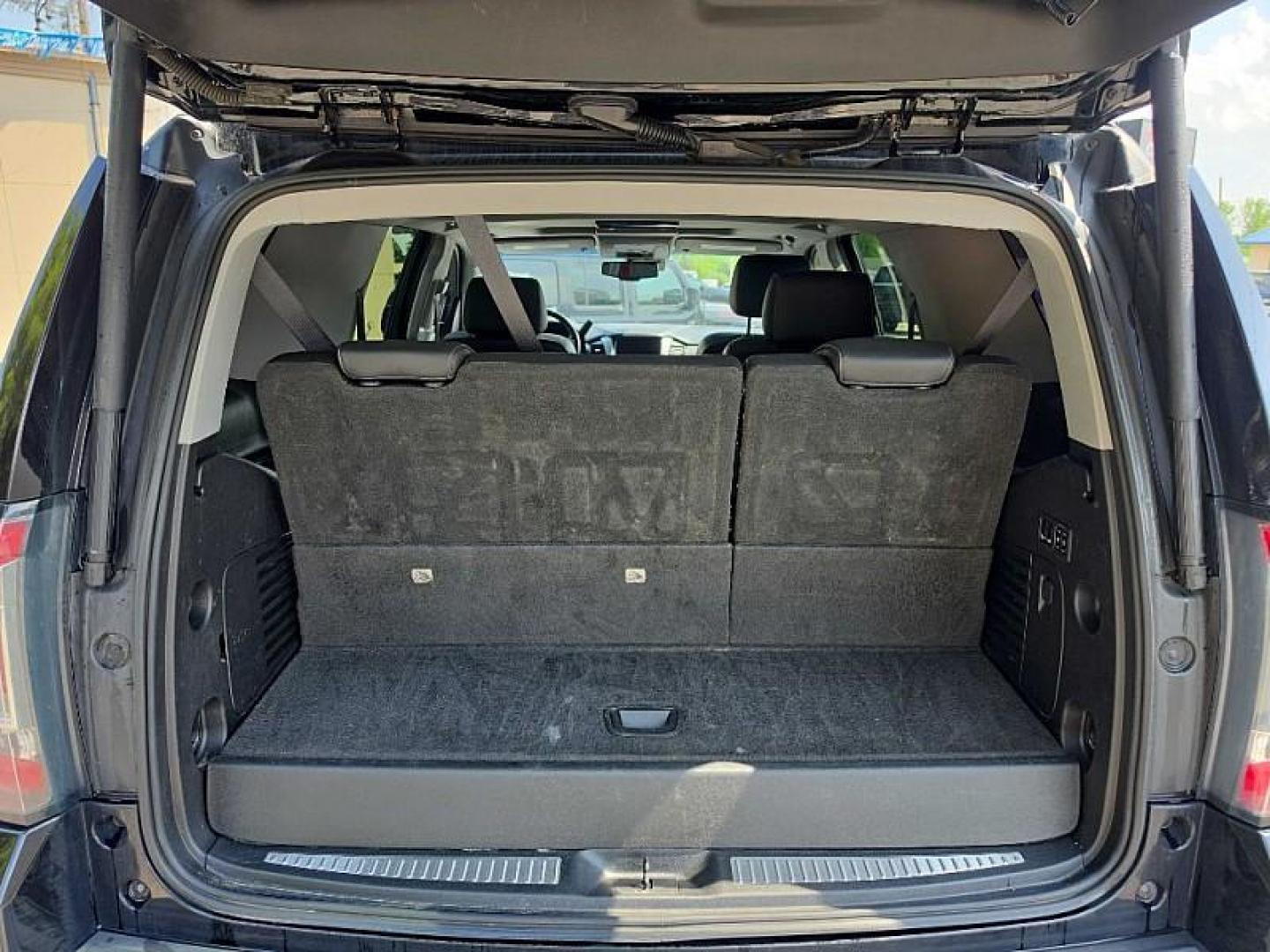 2018 BLACK /BLACK GMC Yukon SLT 4WD (1GKS2BKCXJR) with an 5.3L V8 OHV 16V FFV engine, 6A transmission, located at 3304 Woodville Road, Northwood, OH, 43619, (419) 210-8019, 41.612694, -83.480743 - Your #1 Destination for Auto Loans and mdash;No Matter Your Credit!At our dealership, we believe everyone deserves the opportunity to drive their dream car and mdash;whether you have good credit, bad credit, or no credit at all. With a wide selection of hundreds of cars, trucks, and SUVs, you'll fin - Photo#41