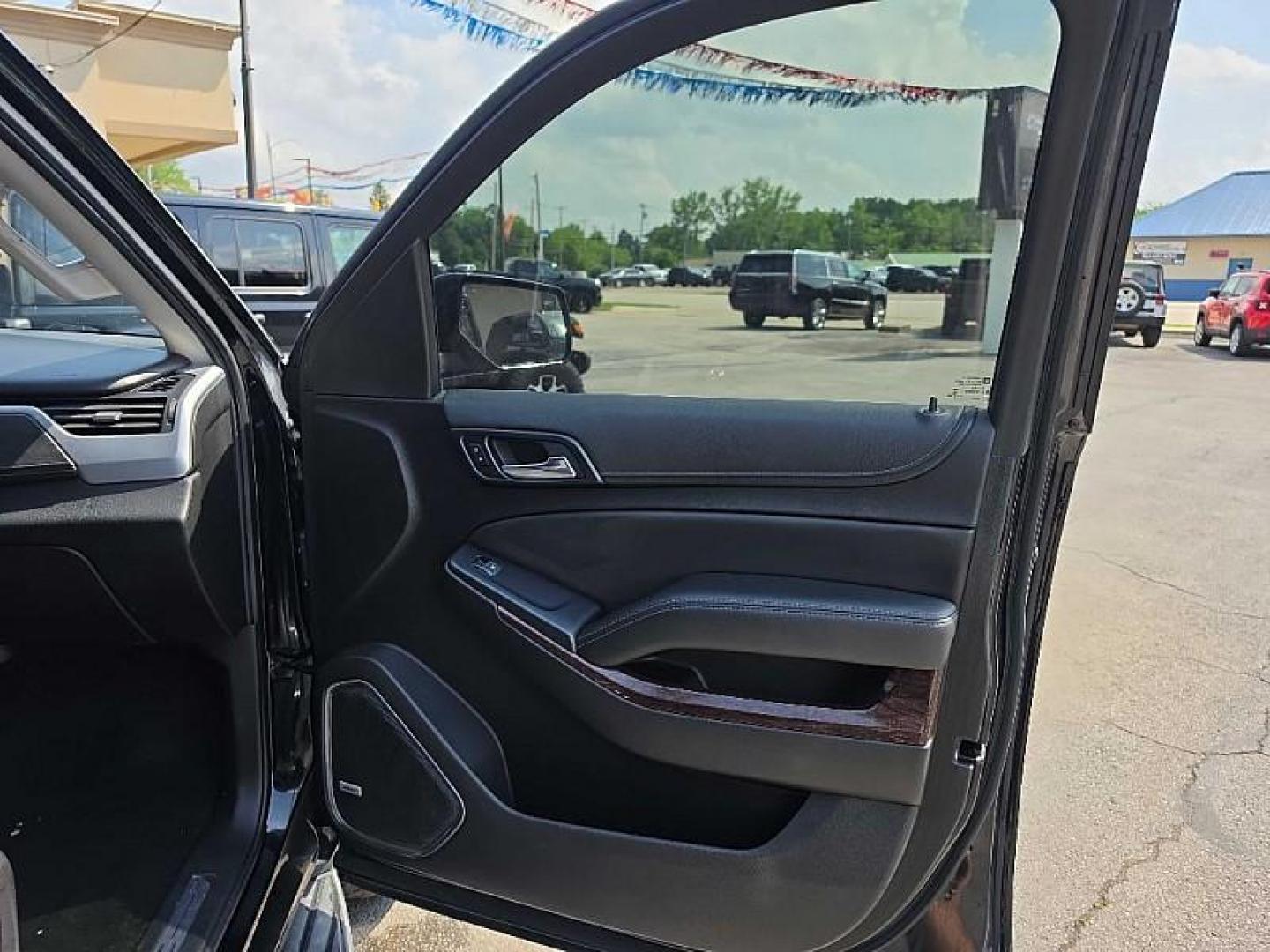 2018 BLACK /BLACK GMC Yukon SLT 4WD (1GKS2BKCXJR) with an 5.3L V8 OHV 16V FFV engine, 6A transmission, located at 3304 Woodville Road, Northwood, OH, 43619, (419) 210-8019, 41.612694, -83.480743 - Your #1 Destination for Auto Loans and mdash;No Matter Your Credit!At our dealership, we believe everyone deserves the opportunity to drive their dream car and mdash;whether you have good credit, bad credit, or no credit at all. With a wide selection of hundreds of cars, trucks, and SUVs, you'll fin - Photo#45