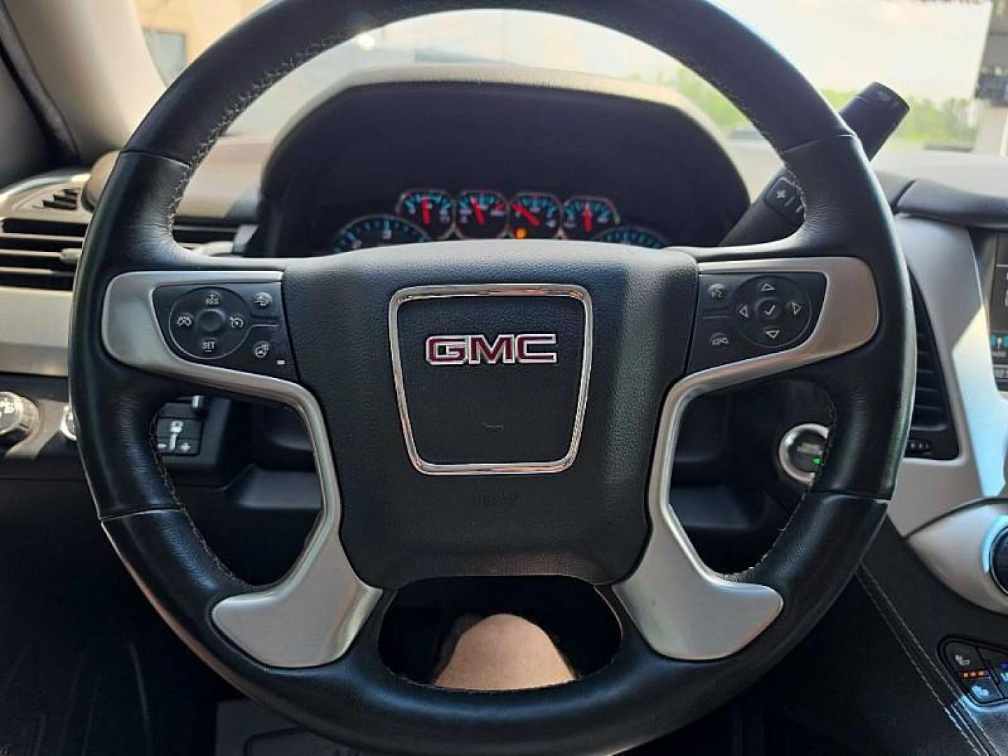 2018 BLACK /BLACK GMC Yukon SLT 4WD (1GKS2BKCXJR) with an 5.3L V8 OHV 16V FFV engine, 6A transmission, located at 3304 Woodville Road, Northwood, OH, 43619, (419) 210-8019, 41.612694, -83.480743 - Your #1 Destination for Auto Loans and mdash;No Matter Your Credit!At our dealership, we believe everyone deserves the opportunity to drive their dream car and mdash;whether you have good credit, bad credit, or no credit at all. With a wide selection of hundreds of cars, trucks, and SUVs, you'll fin - Photo#90