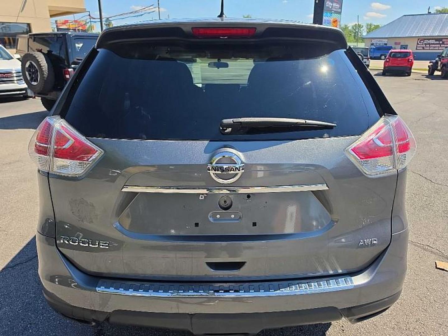2016 GRAY /BLACK Nissan Rogue S AWD (5N1AT2MMXGC) with an 2.5L L4 DOHC 16V engine, CVT transmission, located at 3304 Woodville Road, Northwood, OH, 43619, (419) 210-8019, 41.612694, -83.480743 - Your #1 Destination for Auto Loans and mdash;No Matter Your Credit!At our dealership, we believe everyone deserves the opportunity to drive their dream car and mdash;whether you have good credit, bad credit, or no credit at all. With a wide selection of hundreds of cars, trucks, and SUVs, you'll fin - Photo#3