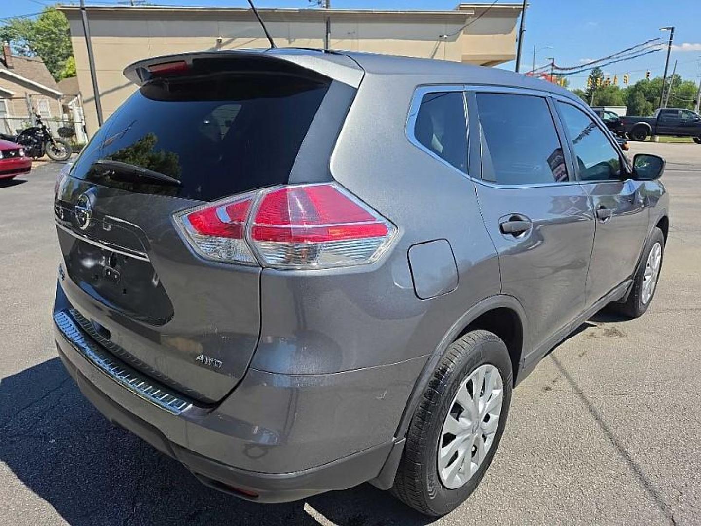2016 GRAY /BLACK Nissan Rogue S AWD (5N1AT2MMXGC) with an 2.5L L4 DOHC 16V engine, CVT transmission, located at 3304 Woodville Road, Northwood, OH, 43619, (419) 210-8019, 41.612694, -83.480743 - Your #1 Destination for Auto Loans and mdash;No Matter Your Credit!At our dealership, we believe everyone deserves the opportunity to drive their dream car and mdash;whether you have good credit, bad credit, or no credit at all. With a wide selection of hundreds of cars, trucks, and SUVs, you'll fin - Photo#4