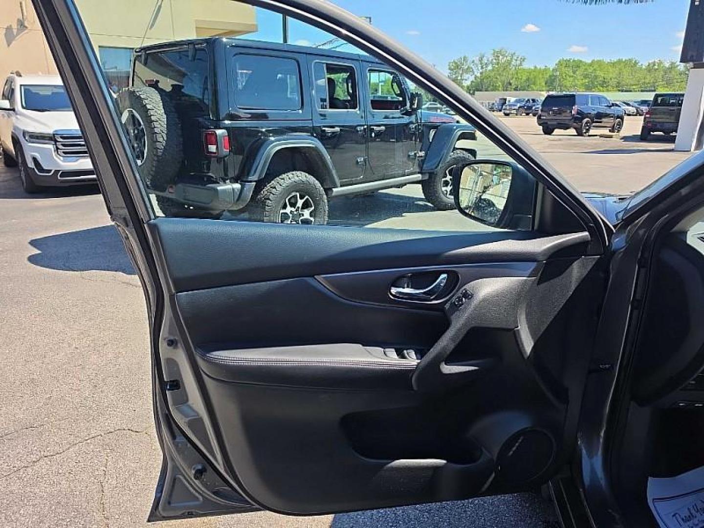 2016 GRAY /BLACK Nissan Rogue S AWD (5N1AT2MMXGC) with an 2.5L L4 DOHC 16V engine, CVT transmission, located at 3304 Woodville Road, Northwood, OH, 43619, (419) 210-8019, 41.612694, -83.480743 - Your #1 Destination for Auto Loans and mdash;No Matter Your Credit!At our dealership, we believe everyone deserves the opportunity to drive their dream car and mdash;whether you have good credit, bad credit, or no credit at all. With a wide selection of hundreds of cars, trucks, and SUVs, you'll fin - Photo#8