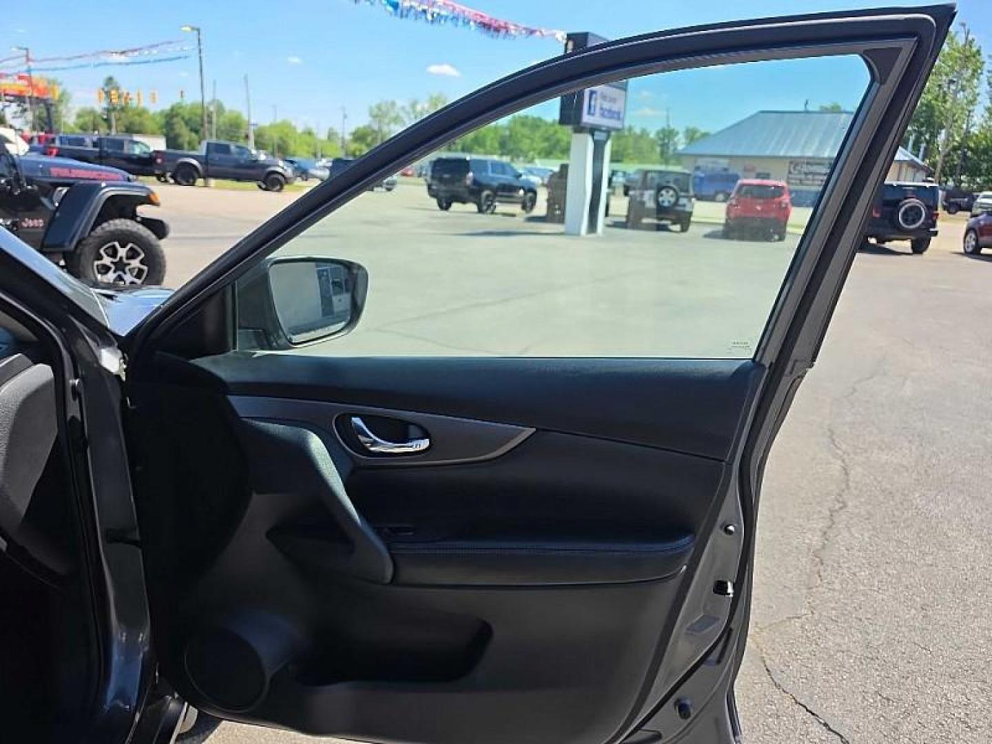 2016 GRAY /BLACK Nissan Rogue S AWD (5N1AT2MMXGC) with an 2.5L L4 DOHC 16V engine, CVT transmission, located at 3304 Woodville Road, Northwood, OH, 43619, (419) 210-8019, 41.612694, -83.480743 - Your #1 Destination for Auto Loans and mdash;No Matter Your Credit!At our dealership, we believe everyone deserves the opportunity to drive their dream car and mdash;whether you have good credit, bad credit, or no credit at all. With a wide selection of hundreds of cars, trucks, and SUVs, you'll fin - Photo#15
