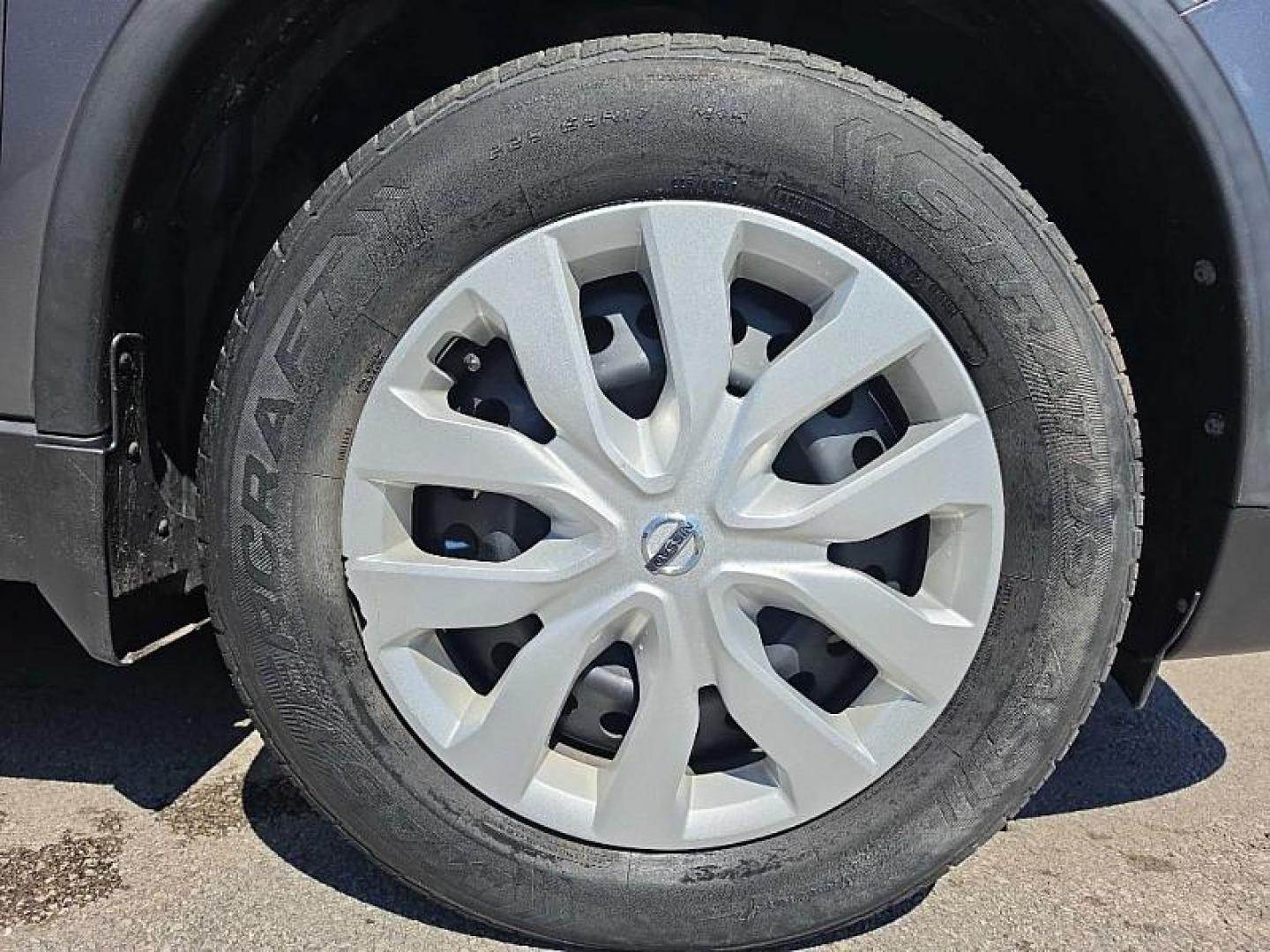 2016 GRAY /BLACK Nissan Rogue S AWD (5N1AT2MMXGC) with an 2.5L L4 DOHC 16V engine, CVT transmission, located at 3304 Woodville Road, Northwood, OH, 43619, (419) 210-8019, 41.612694, -83.480743 - Your #1 Destination for Auto Loans and mdash;No Matter Your Credit!At our dealership, we believe everyone deserves the opportunity to drive their dream car and mdash;whether you have good credit, bad credit, or no credit at all. With a wide selection of hundreds of cars, trucks, and SUVs, you'll fin - Photo#17
