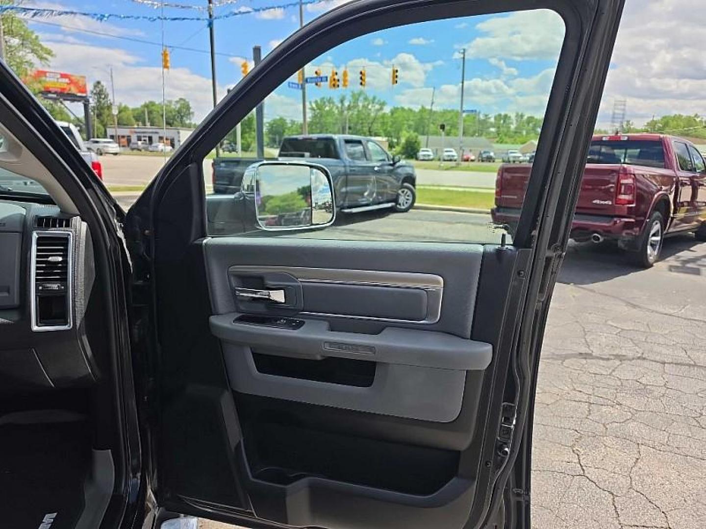 2017 GREEN RAM 1500 SLT Crew Cab LWB 4WD (1C6RR7TT3HS) with an 5.7L V8 OHV 16V engine, 8A transmission, located at 3304 Woodville Road, Northwood, OH, 43619, (419) 210-8019, 41.612694, -83.480743 - Your #1 Destination for Auto Loans and mdash;No Matter Your Credit!At our dealership, we believe everyone deserves the opportunity to drive their dream car and mdash;whether you have good credit, bad credit, or no credit at all. With a wide selection of hundreds of cars, trucks, and SUVs, you'll fin - Photo#16