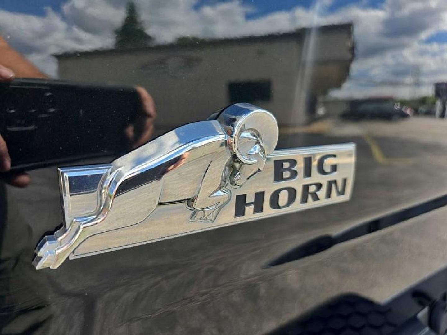 2017 GREEN RAM 1500 SLT Crew Cab LWB 4WD (1C6RR7TT3HS) with an 5.7L V8 OHV 16V engine, 8A transmission, located at 3304 Woodville Road, Northwood, OH, 43619, (419) 210-8019, 41.612694, -83.480743 - Your #1 Destination for Auto Loans and mdash;No Matter Your Credit!At our dealership, we believe everyone deserves the opportunity to drive their dream car and mdash;whether you have good credit, bad credit, or no credit at all. With a wide selection of hundreds of cars, trucks, and SUVs, you'll fin - Photo#27