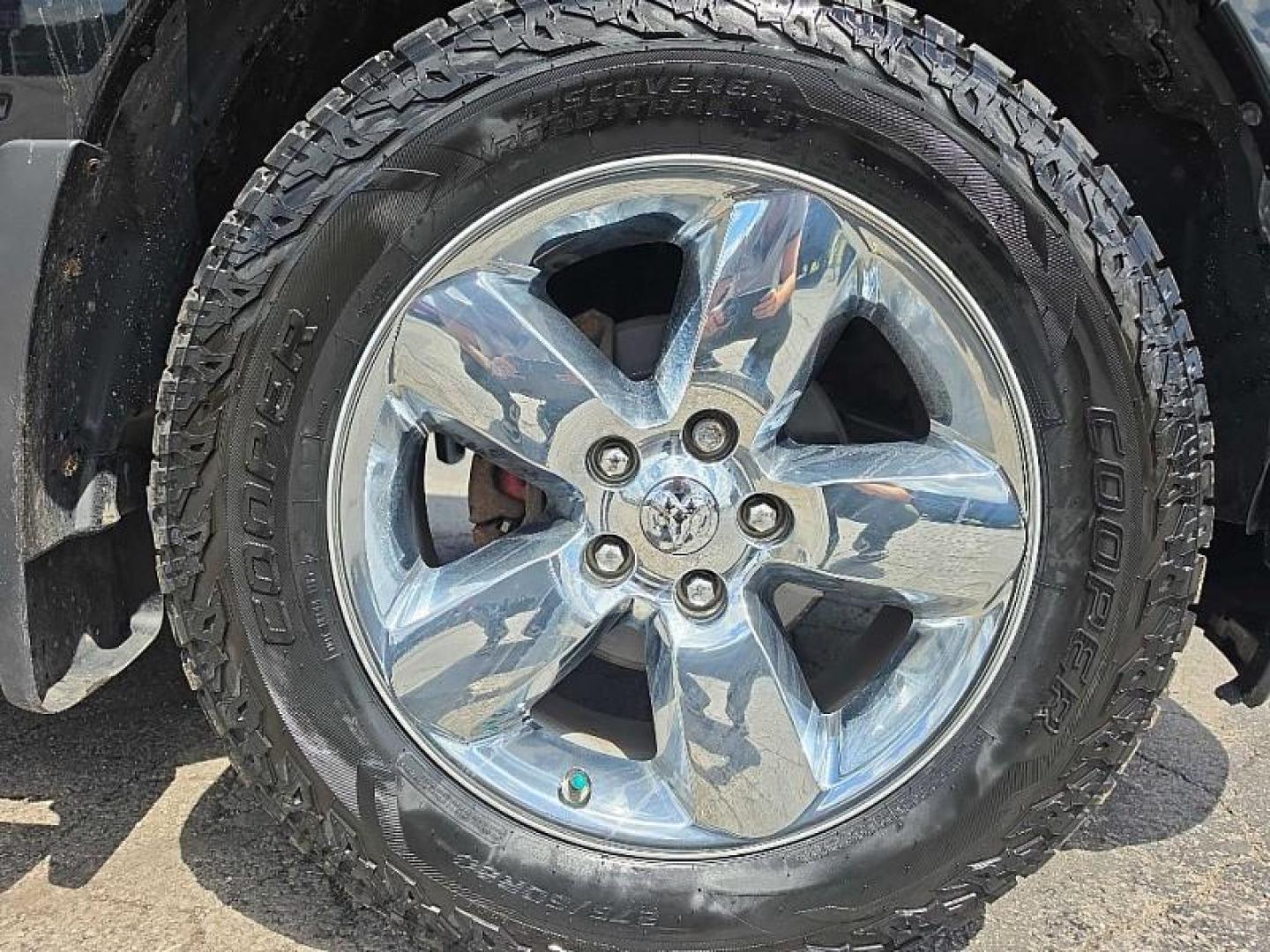 2017 GREEN RAM 1500 SLT Crew Cab LWB 4WD (1C6RR7TT3HS) with an 5.7L V8 OHV 16V engine, 8A transmission, located at 3304 Woodville Road, Northwood, OH, 43619, (419) 210-8019, 41.612694, -83.480743 - Your #1 Destination for Auto Loans and mdash;No Matter Your Credit!At our dealership, we believe everyone deserves the opportunity to drive their dream car and mdash;whether you have good credit, bad credit, or no credit at all. With a wide selection of hundreds of cars, trucks, and SUVs, you'll fin - Photo#32