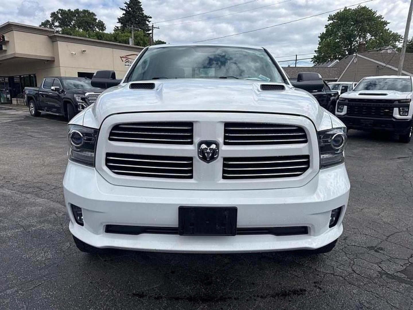 2017 WHITE /BLACK RAM 1500 Sport Crew Cab SWB 4WD (1C6RR7MT3HS) with an 5.7L V8 OHV 16V engine, 8A transmission, located at 3304 Woodville Road, Northwood, OH, 43619, (419) 210-8019, 41.612694, -83.480743 - Your #1 Destination for Auto Loans and mdash;No Matter Your Credit!At our dealership, we believe everyone deserves the opportunity to drive their dream car and mdash;whether you have good credit, bad credit, or no credit at all. With a wide selection of hundreds of cars, trucks, and SUVs, you'll fin- Photo#7