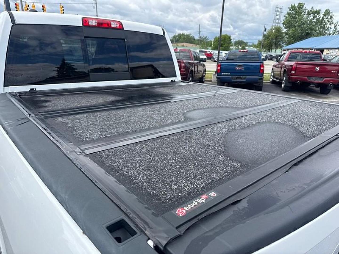 2017 WHITE /BLACK RAM 1500 Sport Crew Cab SWB 4WD (1C6RR7MT3HS) with an 5.7L V8 OHV 16V engine, 8A transmission, located at 3304 Woodville Road, Northwood, OH, 43619, (419) 210-8019, 41.612694, -83.480743 - Your #1 Destination for Auto Loans and mdash;No Matter Your Credit!At our dealership, we believe everyone deserves the opportunity to drive their dream car and mdash;whether you have good credit, bad credit, or no credit at all. With a wide selection of hundreds of cars, trucks, and SUVs, you'll fin- Photo#12