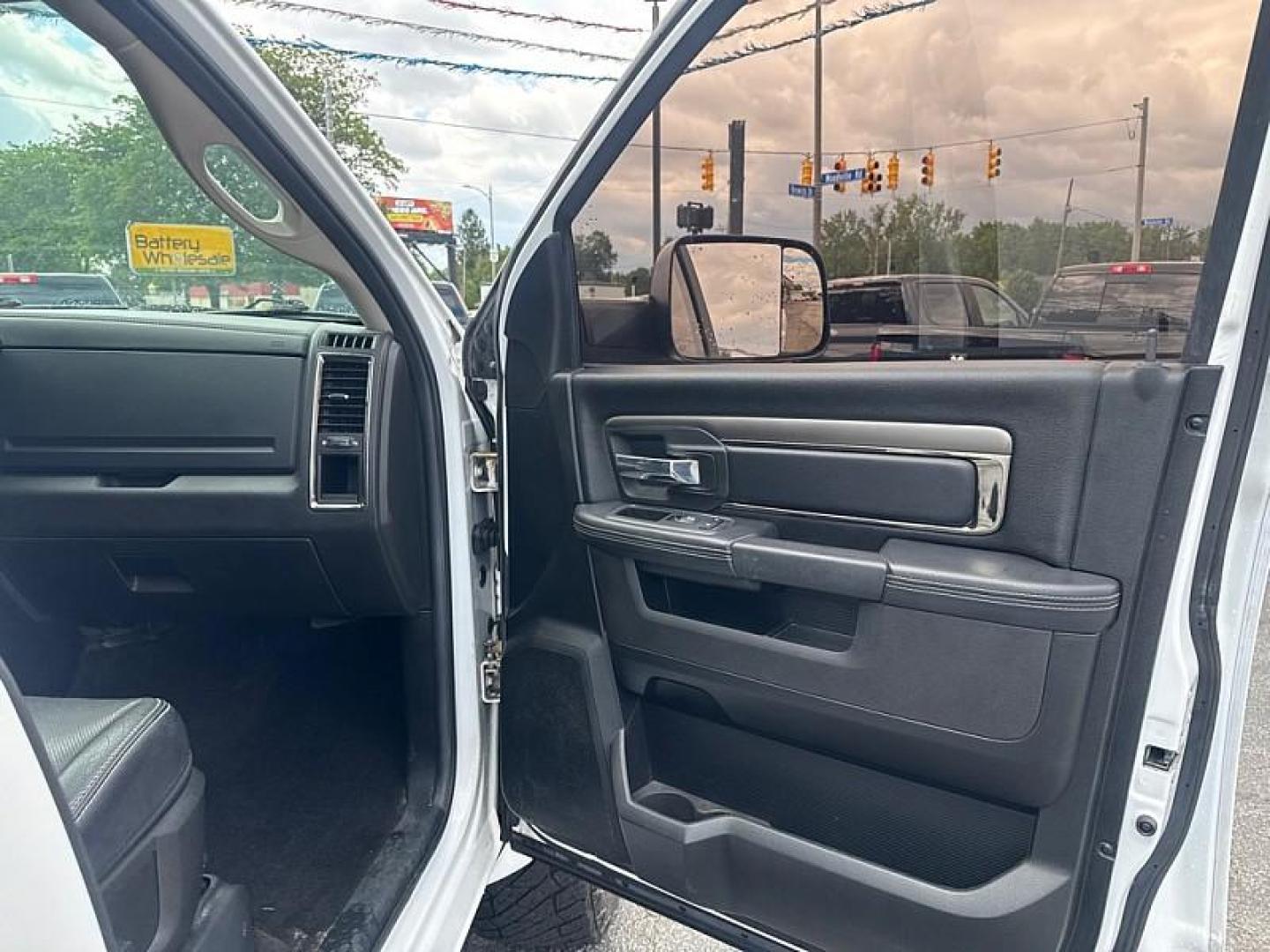 2017 WHITE /BLACK RAM 1500 Sport Crew Cab SWB 4WD (1C6RR7MT3HS) with an 5.7L V8 OHV 16V engine, 8A transmission, located at 3304 Woodville Road, Northwood, OH, 43619, (419) 210-8019, 41.612694, -83.480743 - Your #1 Destination for Auto Loans and mdash;No Matter Your Credit!At our dealership, we believe everyone deserves the opportunity to drive their dream car and mdash;whether you have good credit, bad credit, or no credit at all. With a wide selection of hundreds of cars, trucks, and SUVs, you'll fin- Photo#15