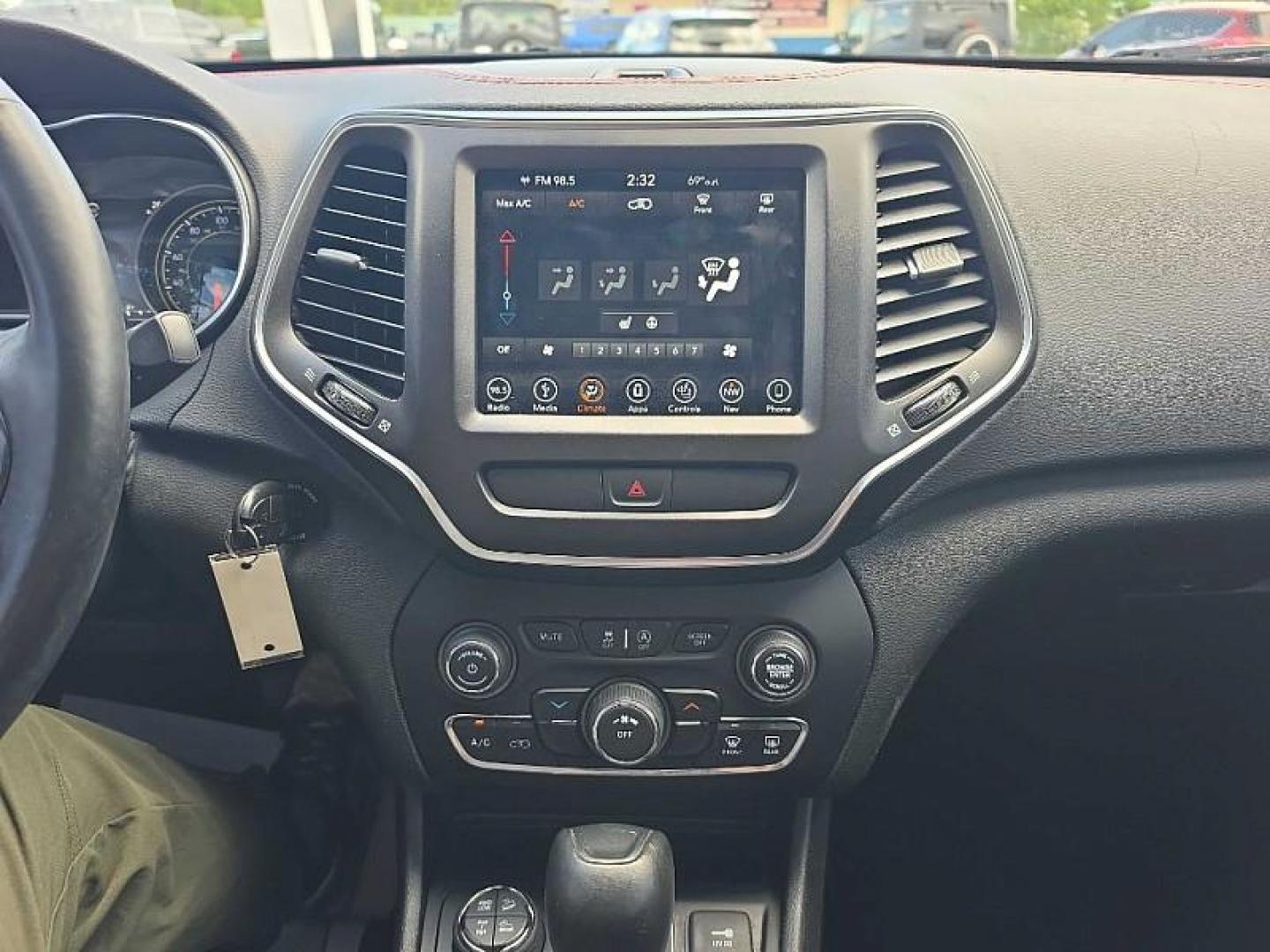 2019 GRAY Jeep Cherokee Trailhawk 4WD (1C4PJMBX7KD) with an 3.2L V6 DOHC 24V engine, 9A transmission, located at 3304 Woodville Road, Northwood, OH, 43619, (419) 210-8019, 41.612694, -83.480743 - Your #1 Destination for Auto Loans and mdash;No Matter Your Credit!At our dealership, we believe everyone deserves the opportunity to drive their dream car and mdash;whether you have good credit, bad credit, or no credit at all. With a wide selection of hundreds of cars, trucks, and SUVs, you'll fin- Photo#31