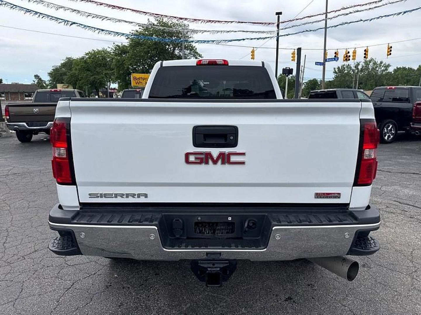 2016 WHITE /BROWN/TAN GMC Sierra 2500HD SLT Double Cab 4WD (1GT22TE86GZ) with an 6.6L V8 OHV 16V DIESEL engine, 6A transmission, located at 3304 Woodville Road, Northwood, OH, 43619, (419) 210-8019, 41.612694, -83.480743 - Your #1 Destination for Auto Loans and mdash;No Matter Your Credit!At our dealership, we believe everyone deserves the opportunity to drive their dream car and mdash;whether you have good credit, bad credit, or no credit at all. With a wide selection of hundreds of cars, trucks, and SUVs, you'll fin- Photo#3