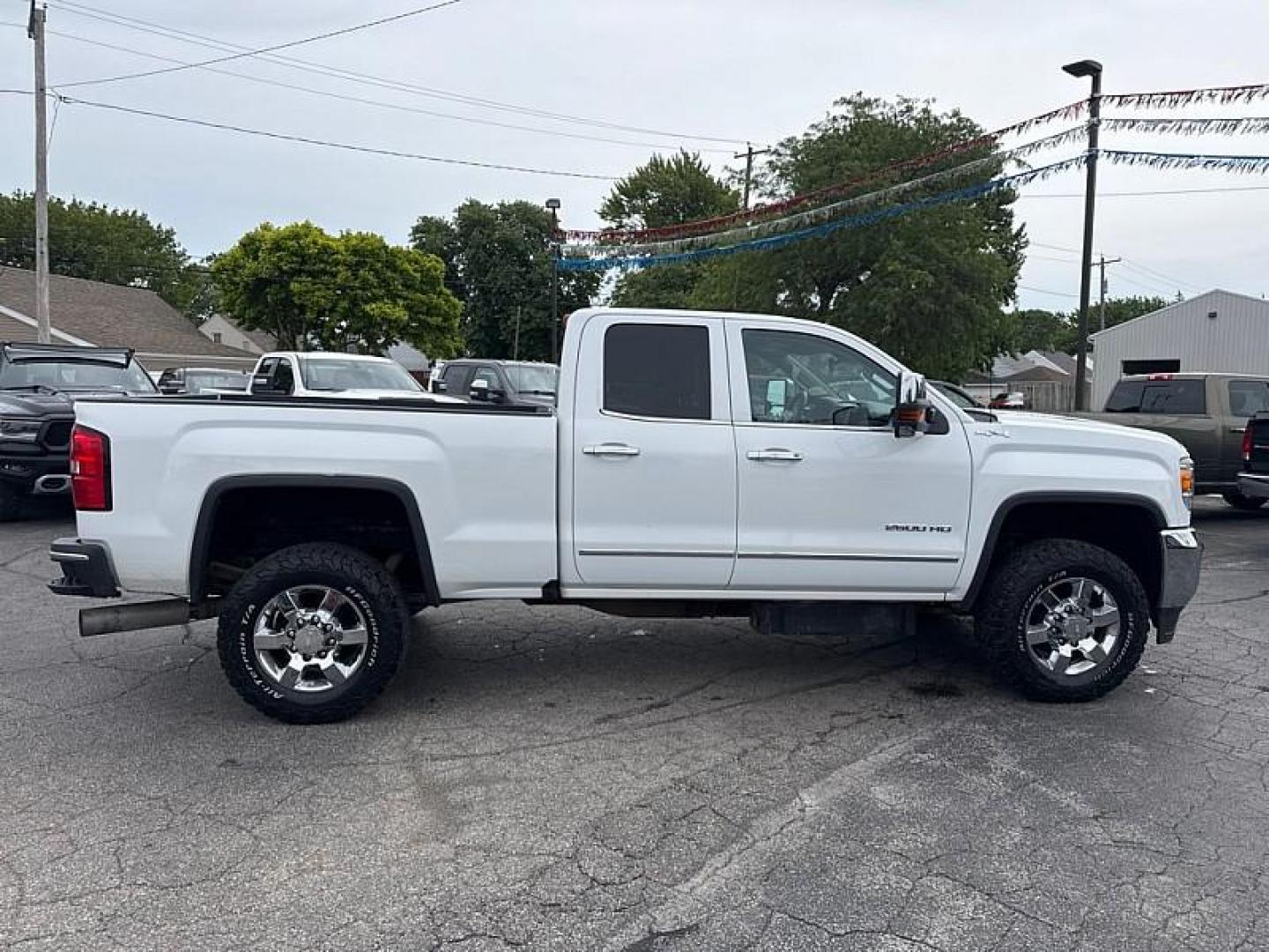 2016 WHITE /BROWN/TAN GMC Sierra 2500HD SLT Double Cab 4WD (1GT22TE86GZ) with an 6.6L V8 OHV 16V DIESEL engine, 6A transmission, located at 3304 Woodville Road, Northwood, OH, 43619, (419) 210-8019, 41.612694, -83.480743 - Your #1 Destination for Auto Loans and mdash;No Matter Your Credit!At our dealership, we believe everyone deserves the opportunity to drive their dream car and mdash;whether you have good credit, bad credit, or no credit at all. With a wide selection of hundreds of cars, trucks, and SUVs, you'll fin- Photo#5