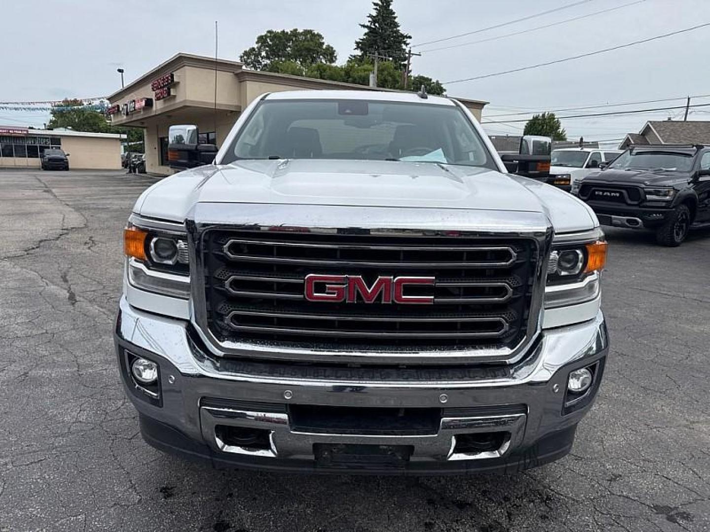 2016 WHITE /BROWN/TAN GMC Sierra 2500HD SLT Double Cab 4WD (1GT22TE86GZ) with an 6.6L V8 OHV 16V DIESEL engine, 6A transmission, located at 3304 Woodville Road, Northwood, OH, 43619, (419) 210-8019, 41.612694, -83.480743 - Your #1 Destination for Auto Loans and mdash;No Matter Your Credit!At our dealership, we believe everyone deserves the opportunity to drive their dream car and mdash;whether you have good credit, bad credit, or no credit at all. With a wide selection of hundreds of cars, trucks, and SUVs, you'll fin- Photo#7