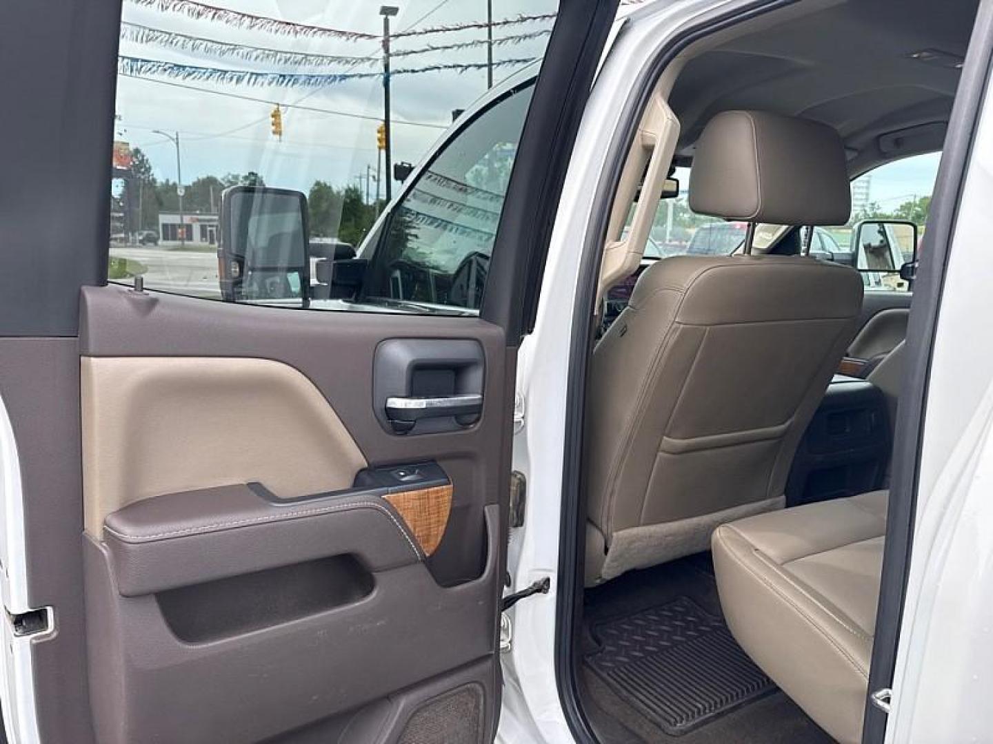 2016 WHITE /BROWN/TAN GMC Sierra 2500HD SLT Double Cab 4WD (1GT22TE86GZ) with an 6.6L V8 OHV 16V DIESEL engine, 6A transmission, located at 3304 Woodville Road, Northwood, OH, 43619, (419) 210-8019, 41.612694, -83.480743 - Your #1 Destination for Auto Loans and mdash;No Matter Your Credit!At our dealership, we believe everyone deserves the opportunity to drive their dream car and mdash;whether you have good credit, bad credit, or no credit at all. With a wide selection of hundreds of cars, trucks, and SUVs, you'll fin- Photo#11